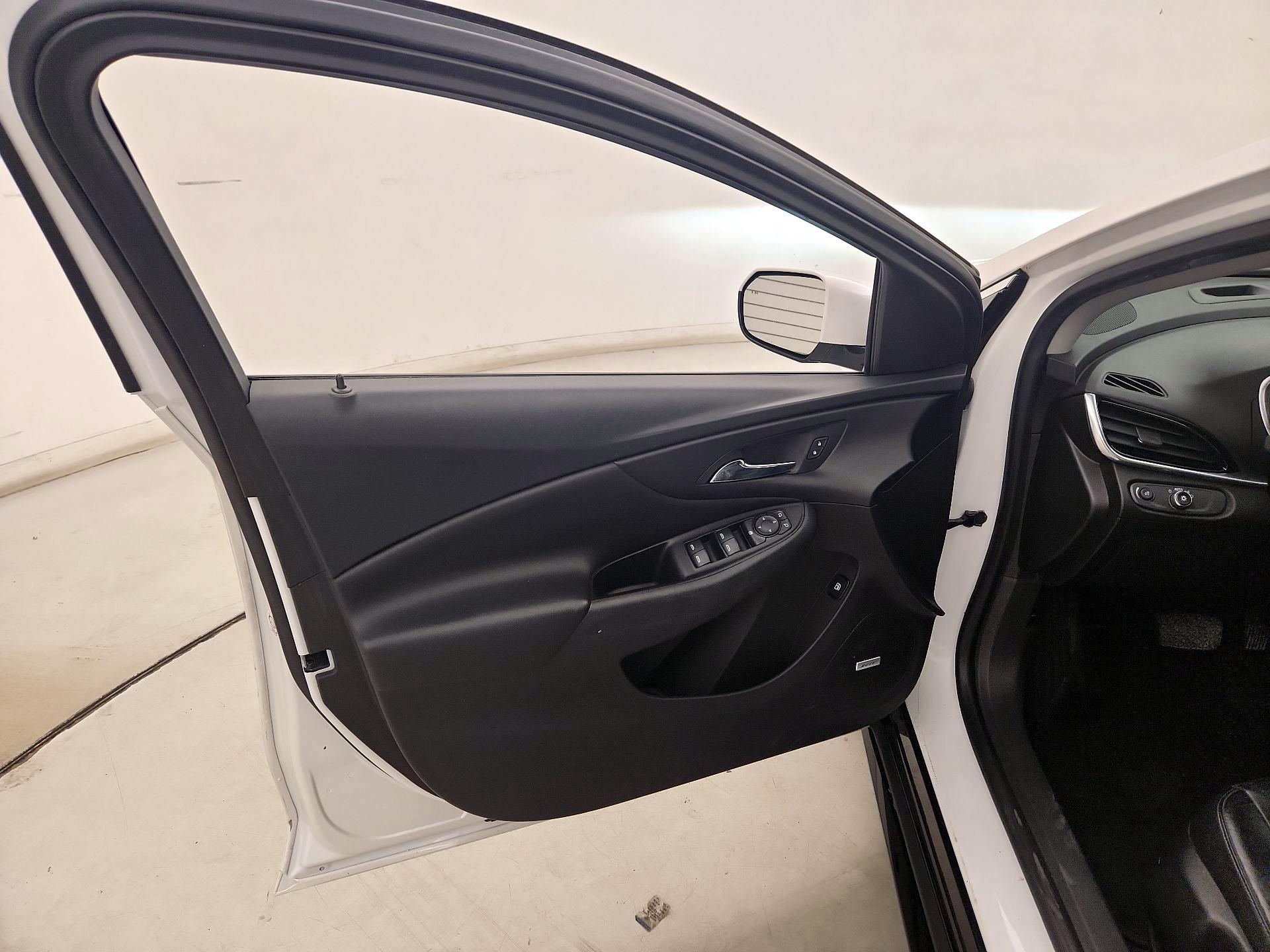 Thumbnail: 2017 Chevrolet Volt - 12