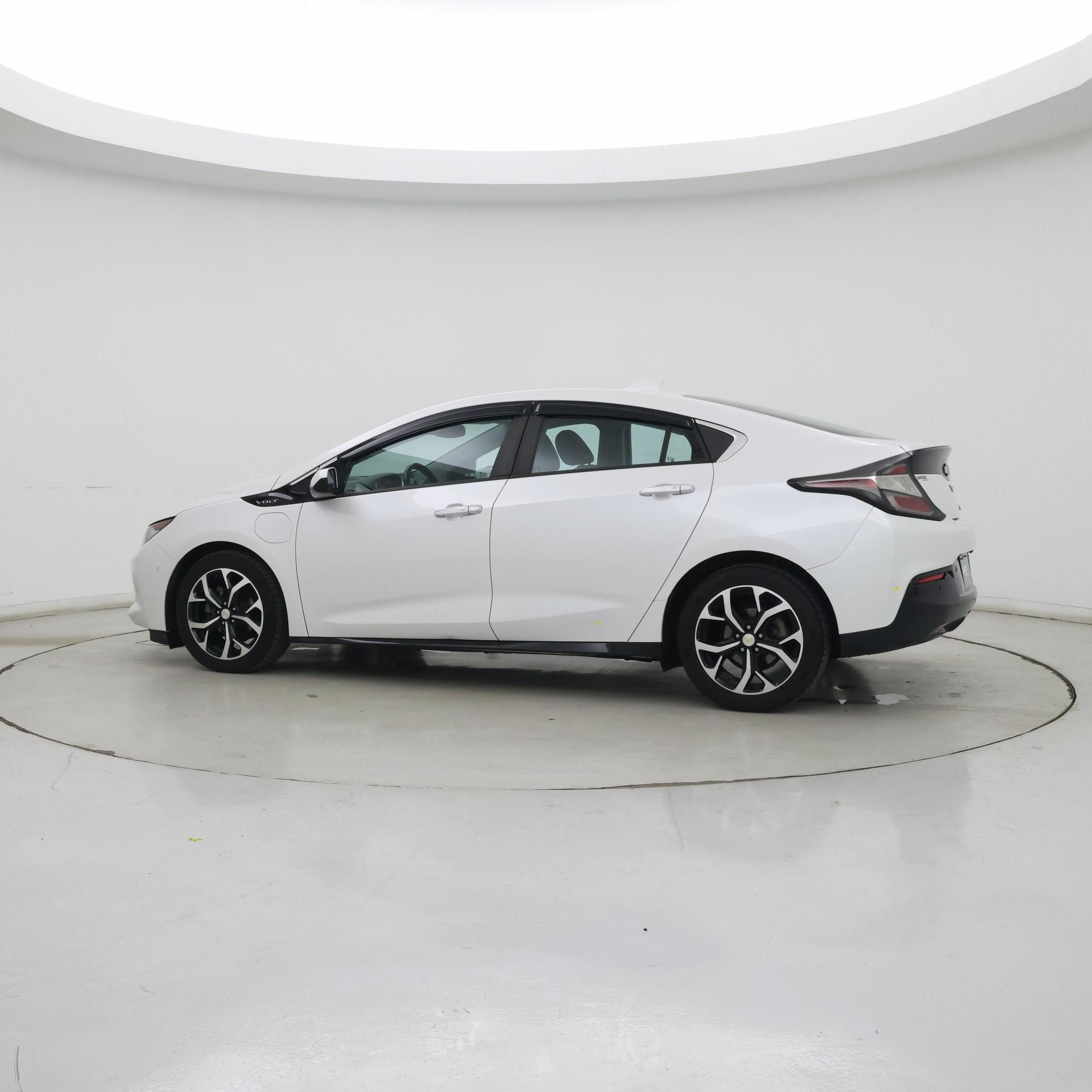 Thumbnail: 2017 Chevrolet Volt - 3