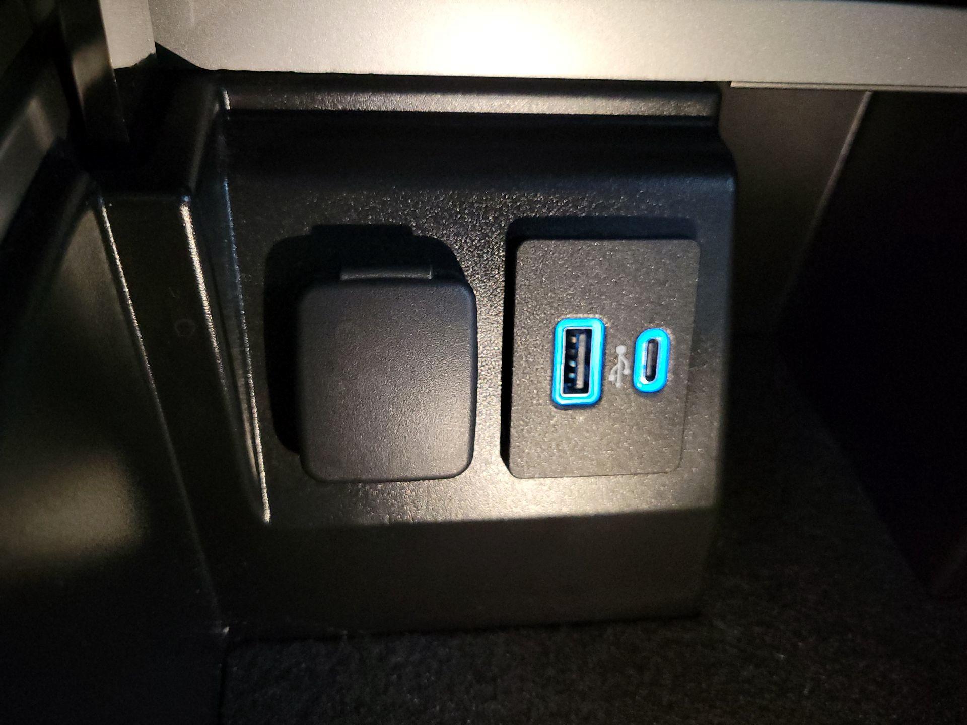 Thumbnail: 2023 Ford Explorer - 18