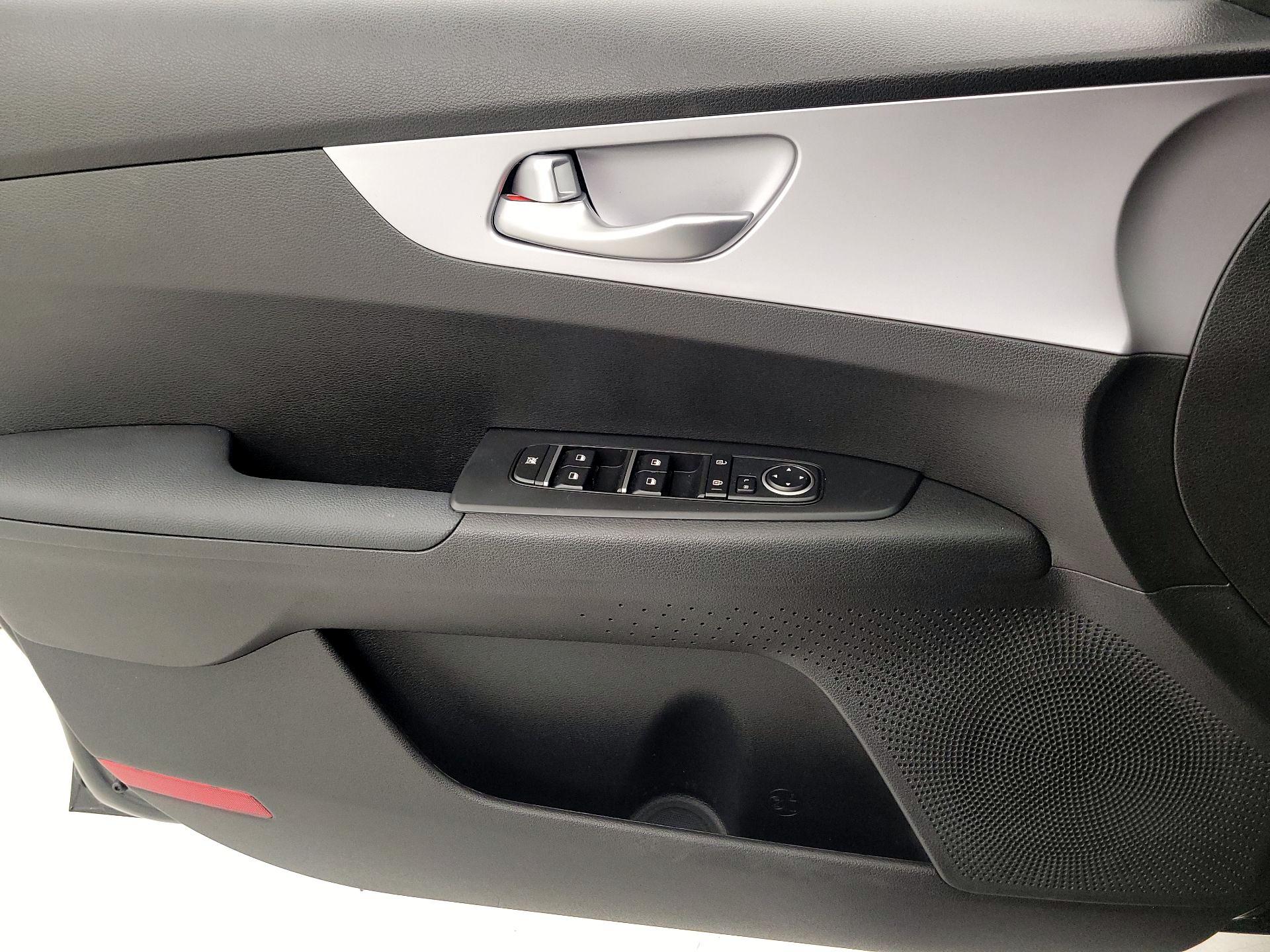 Thumbnail: 2023 Kia Forte - 12