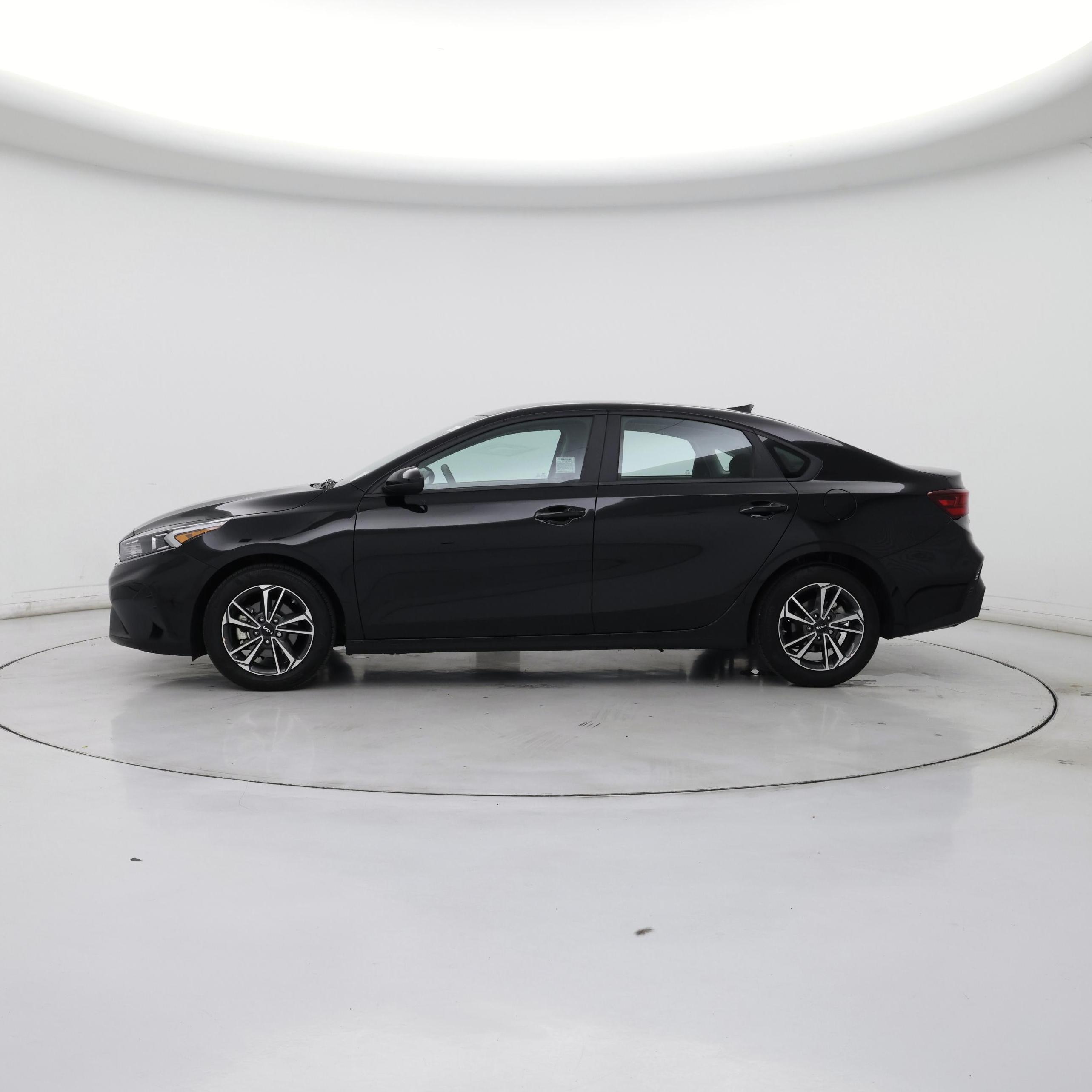 Thumbnail: 2023 Kia Forte - 3