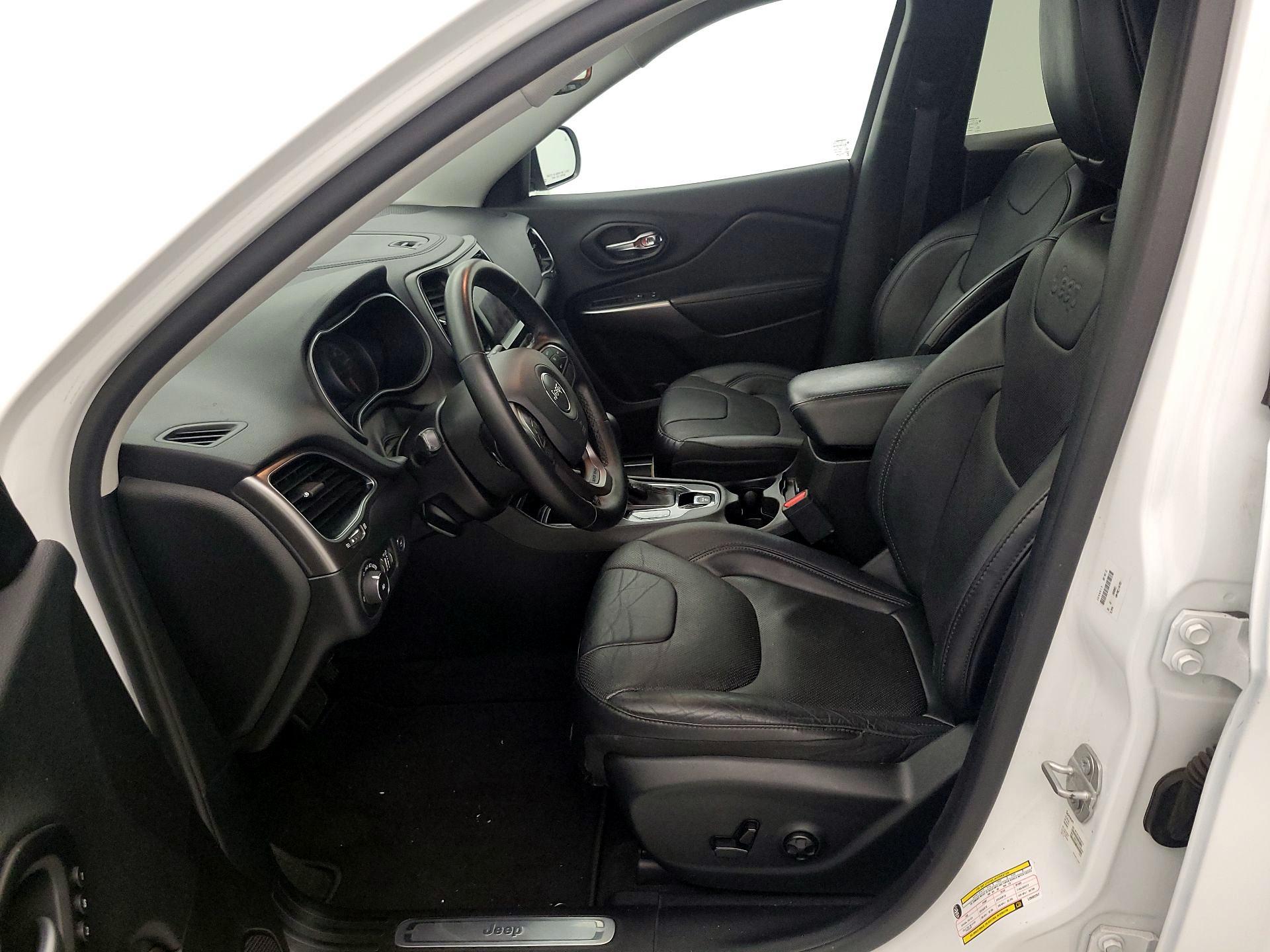 Thumbnail: 2020 Jeep Cherokee - 11