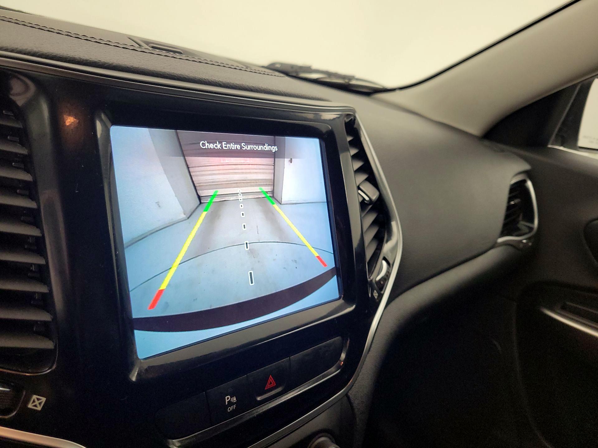 Thumbnail: 2020 Jeep Cherokee - 15