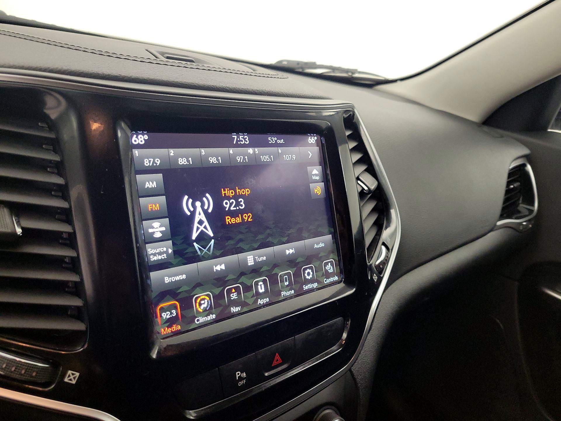 Thumbnail: 2020 Jeep Cherokee - 16