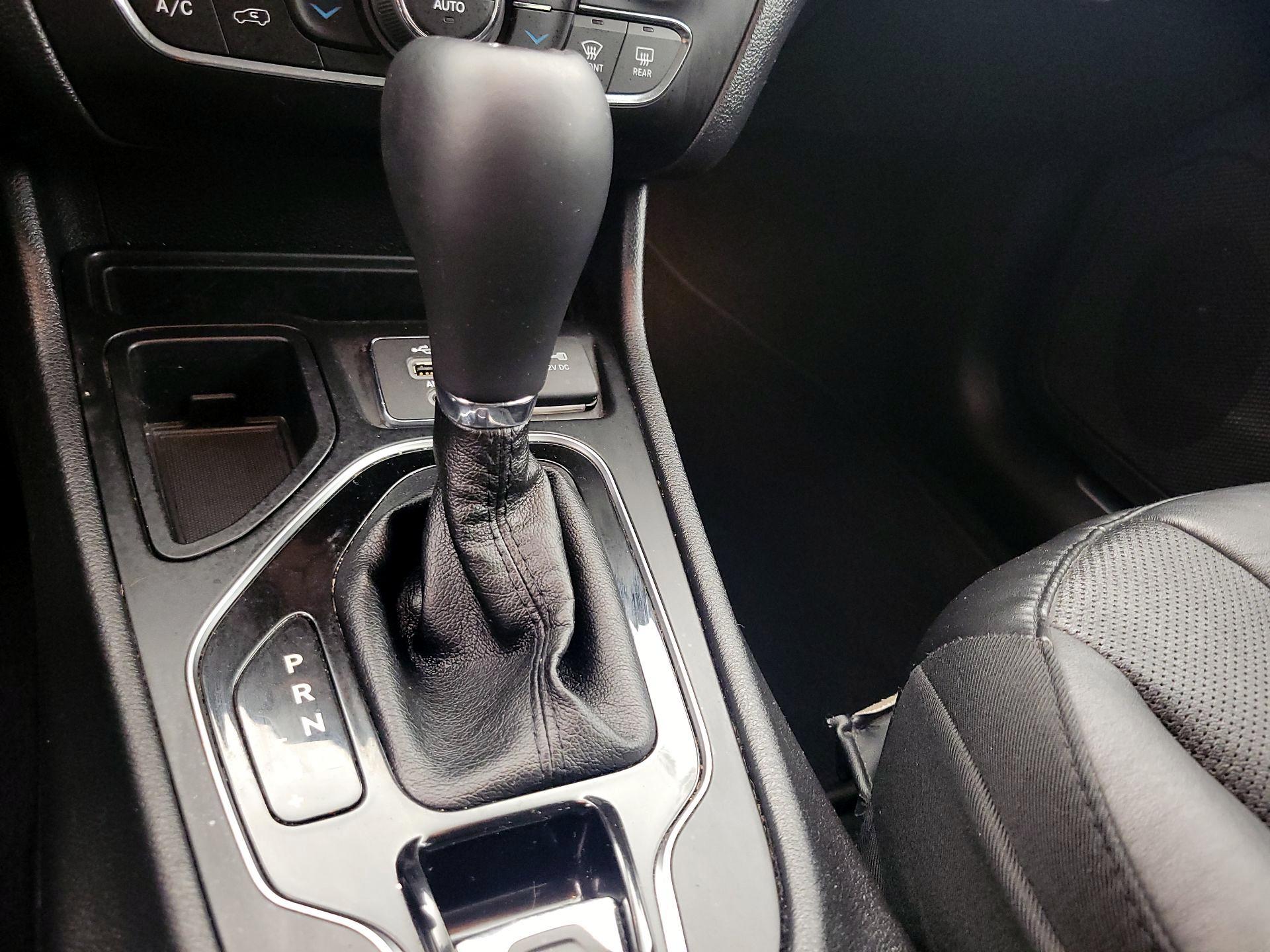 Thumbnail: 2020 Jeep Cherokee - 18