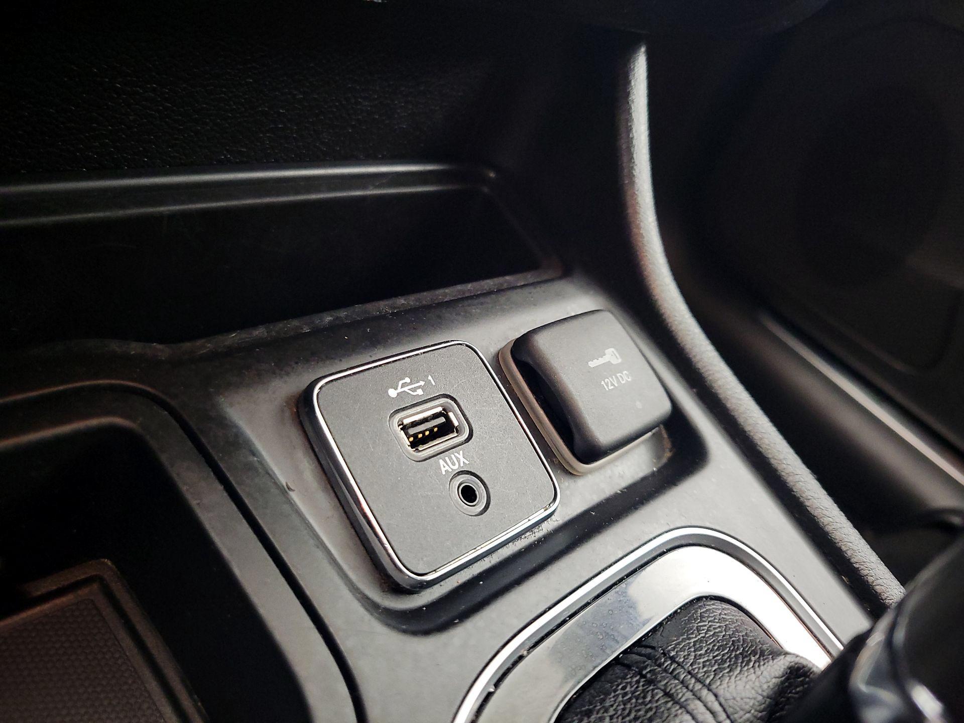 Thumbnail: 2020 Jeep Cherokee - 19