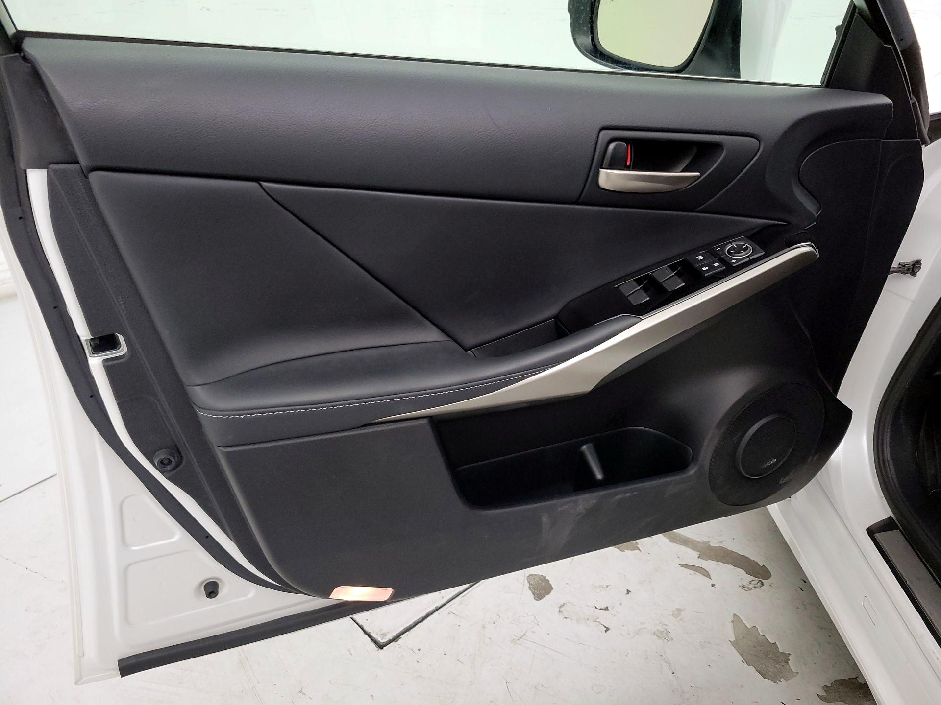 Thumbnail: 2020 Lexus IS - 12