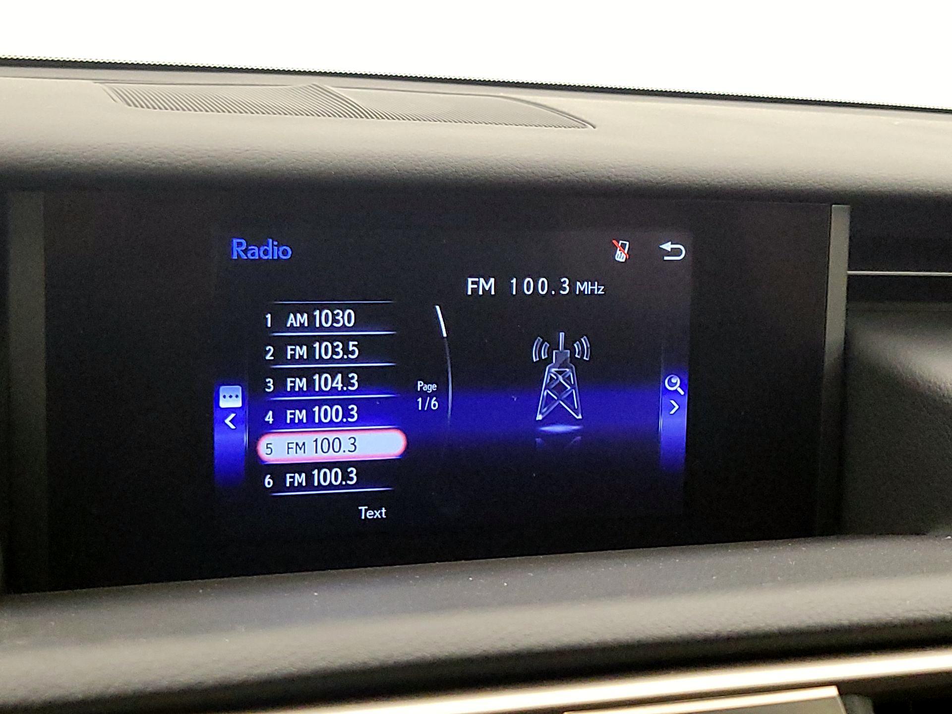 Thumbnail: 2020 Lexus IS - 15