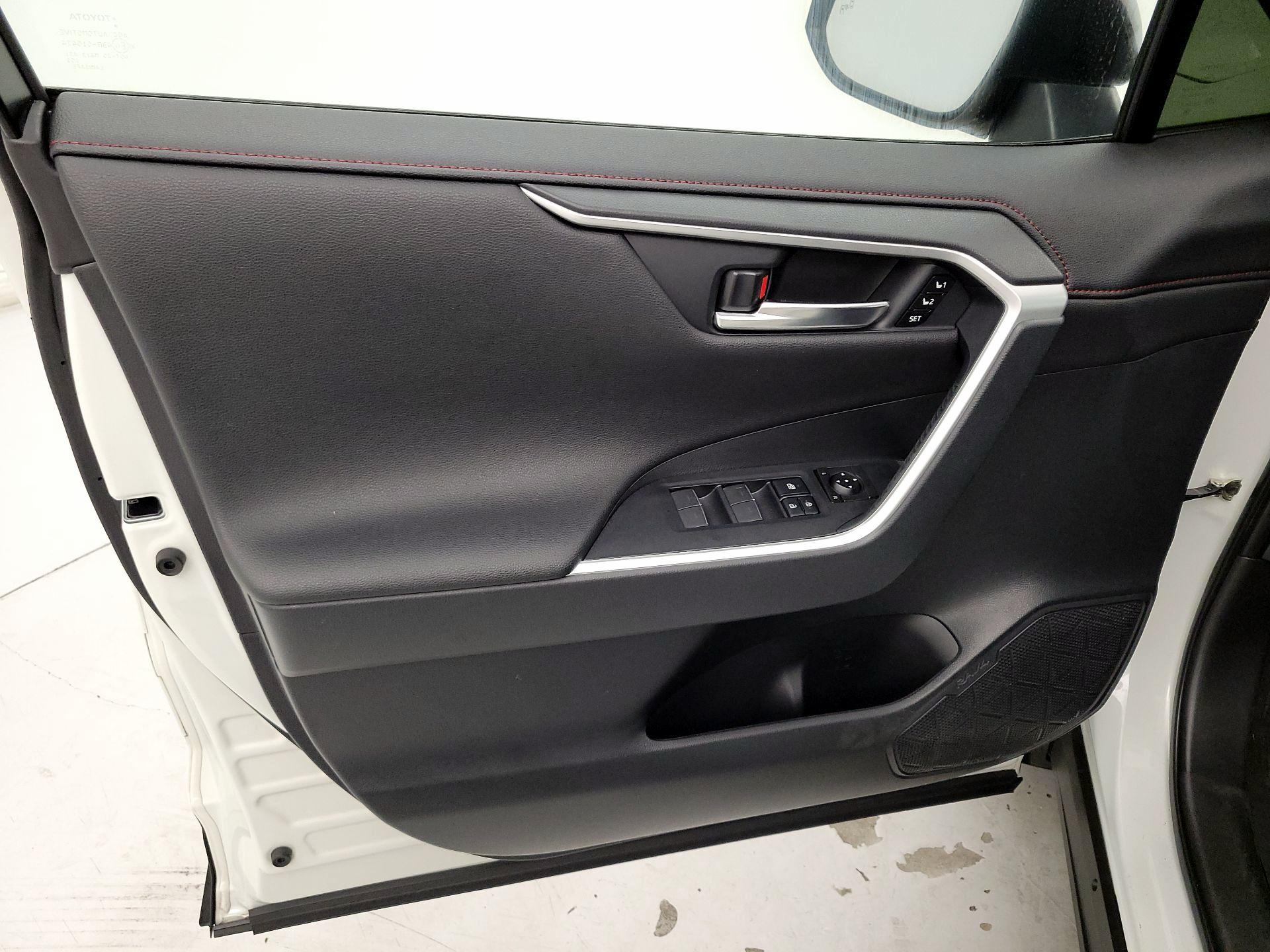 Thumbnail: 2022 Toyota RAV4 - 12