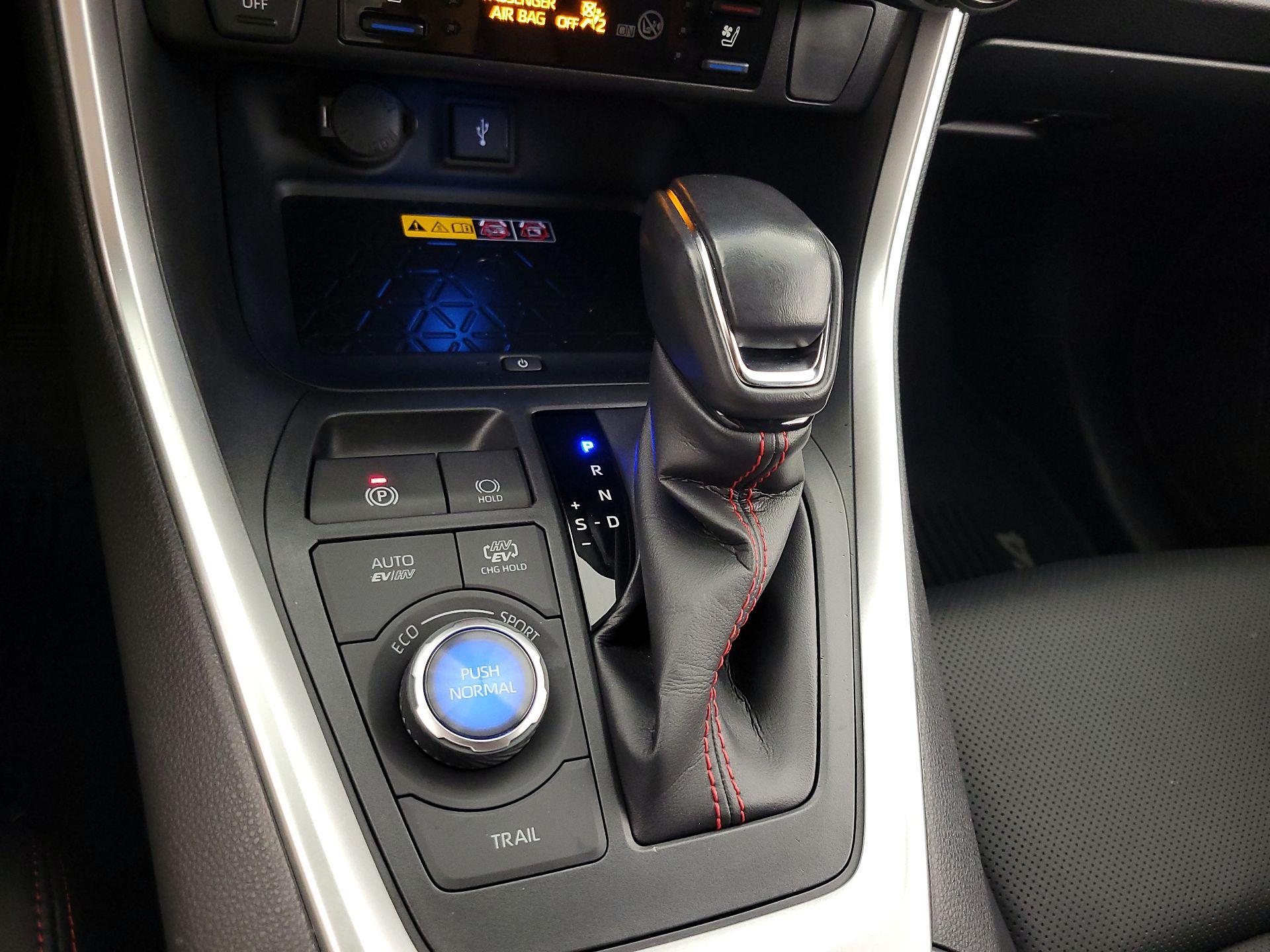 Thumbnail: 2022 Toyota RAV4 - 18