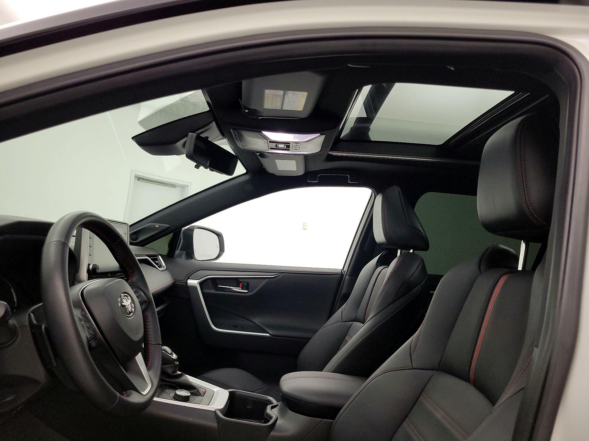 Thumbnail: 2022 Toyota RAV4 - 20