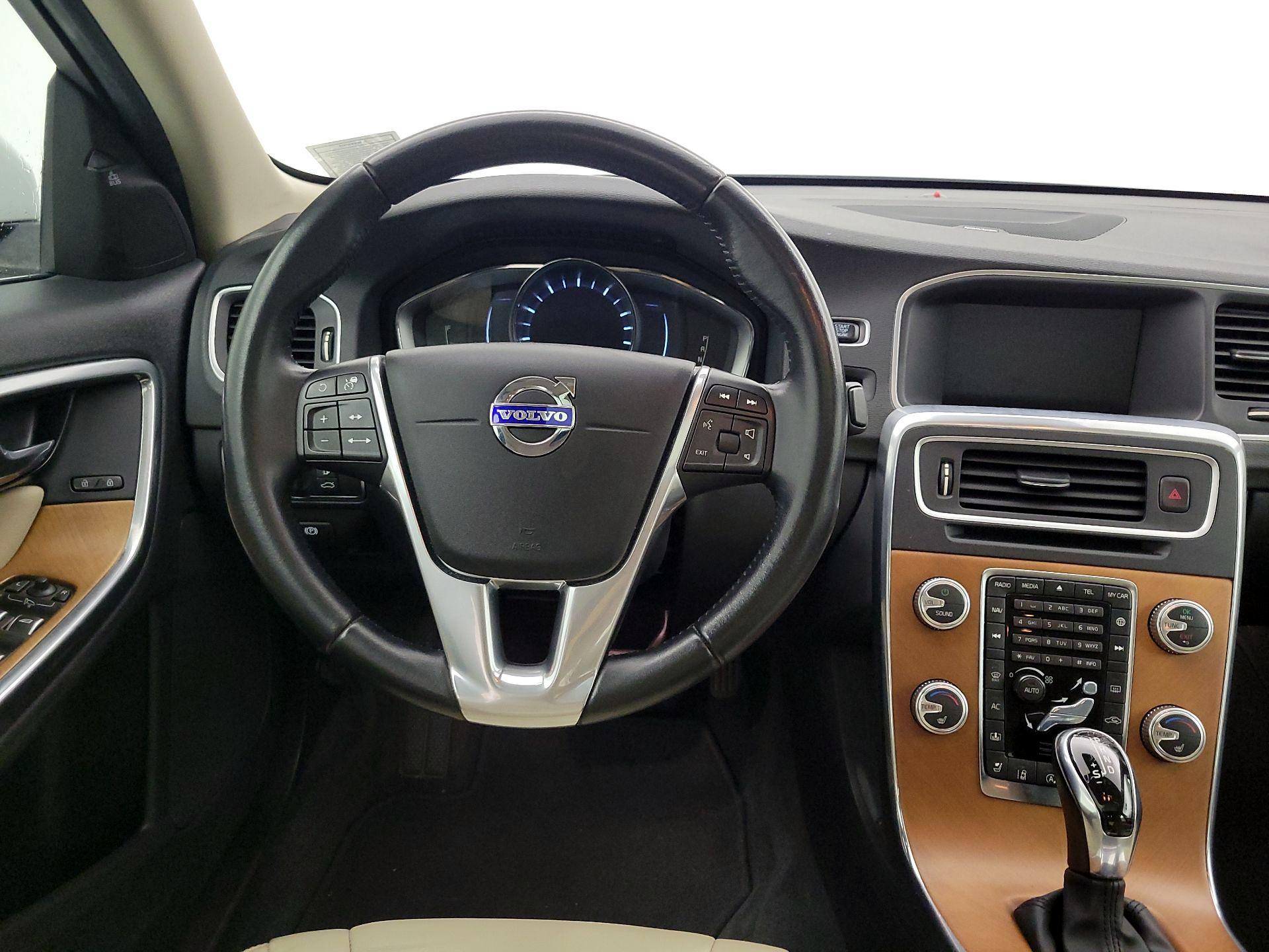 Thumbnail: 2016 Volvo S60 - 10