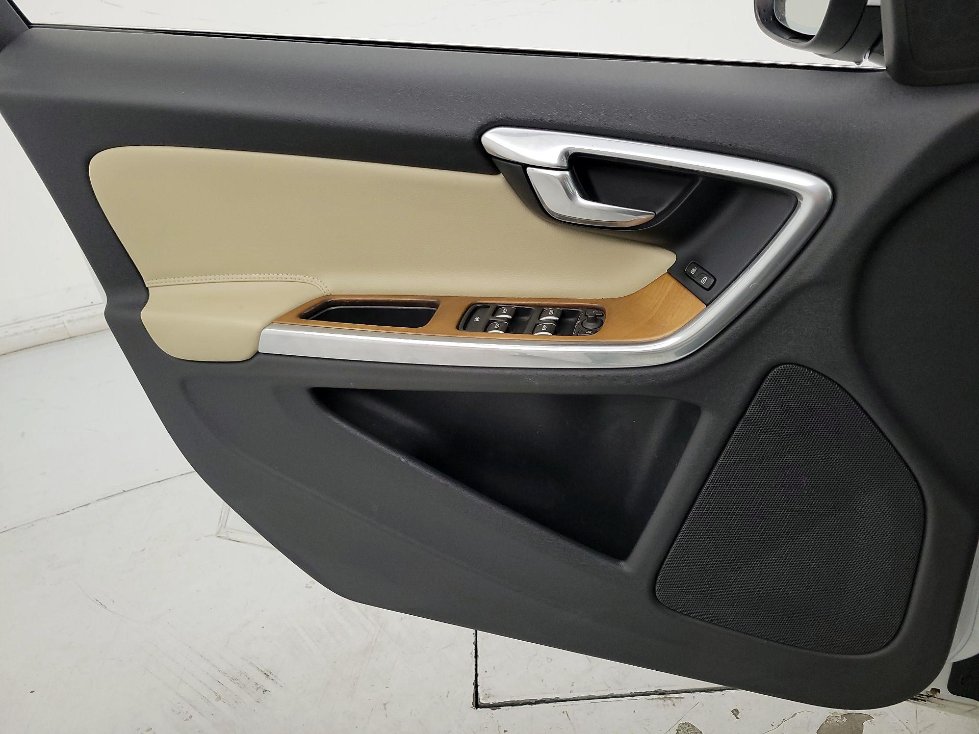 Thumbnail: 2016 Volvo S60 - 12