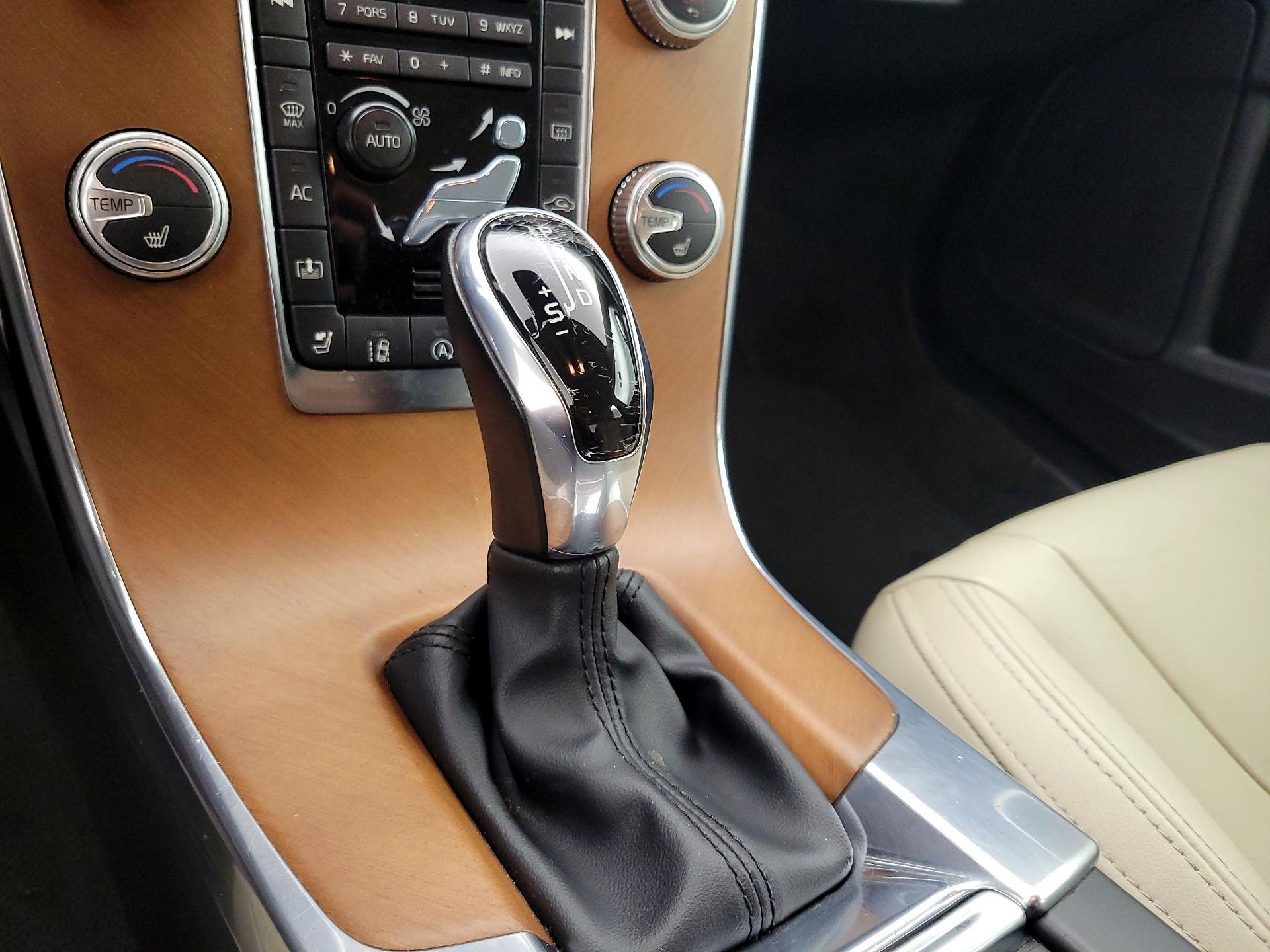 Thumbnail: 2016 Volvo S60 - 16