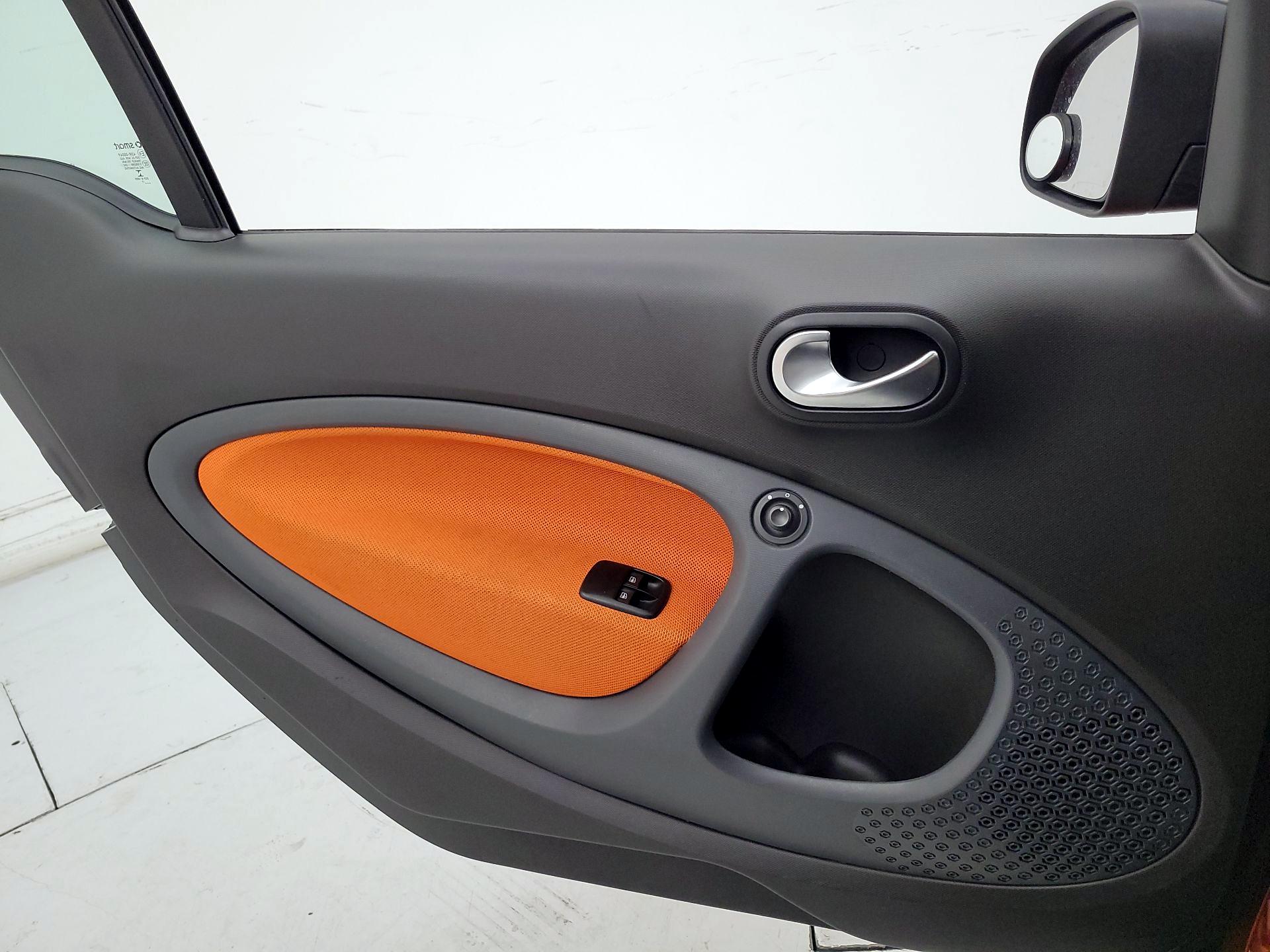 Thumbnail: 2017 smart fortwo - 12