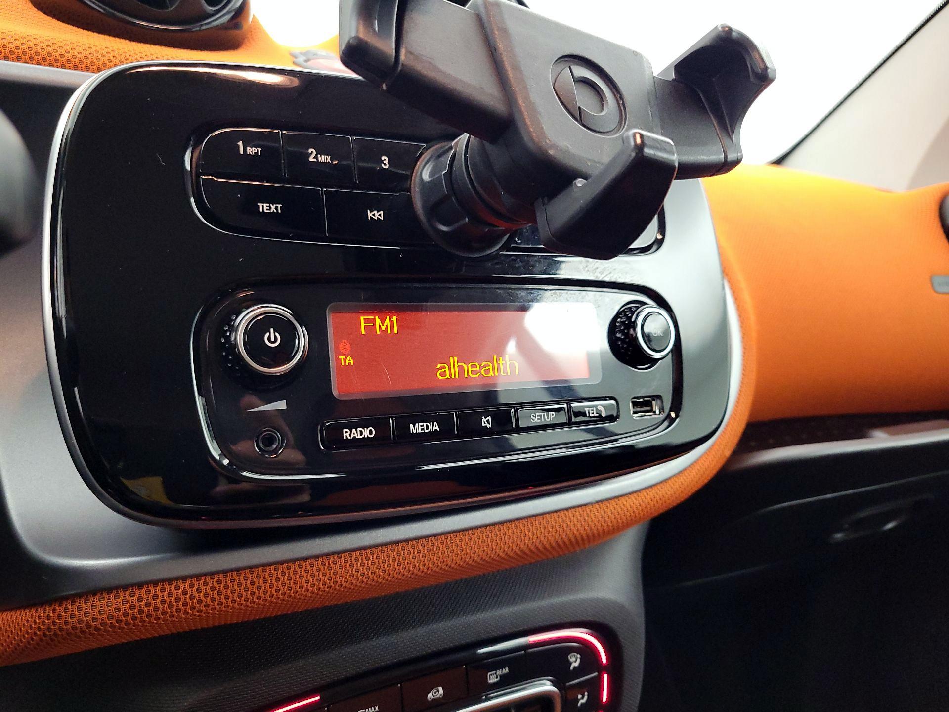 Thumbnail: 2017 smart fortwo - 13