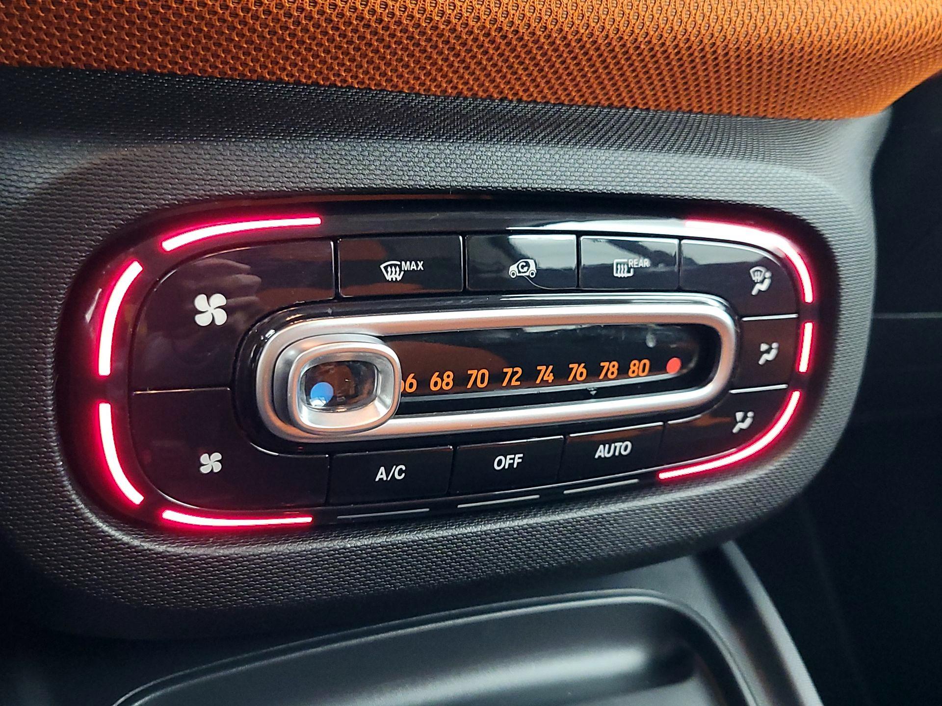 Thumbnail: 2017 smart fortwo - 14