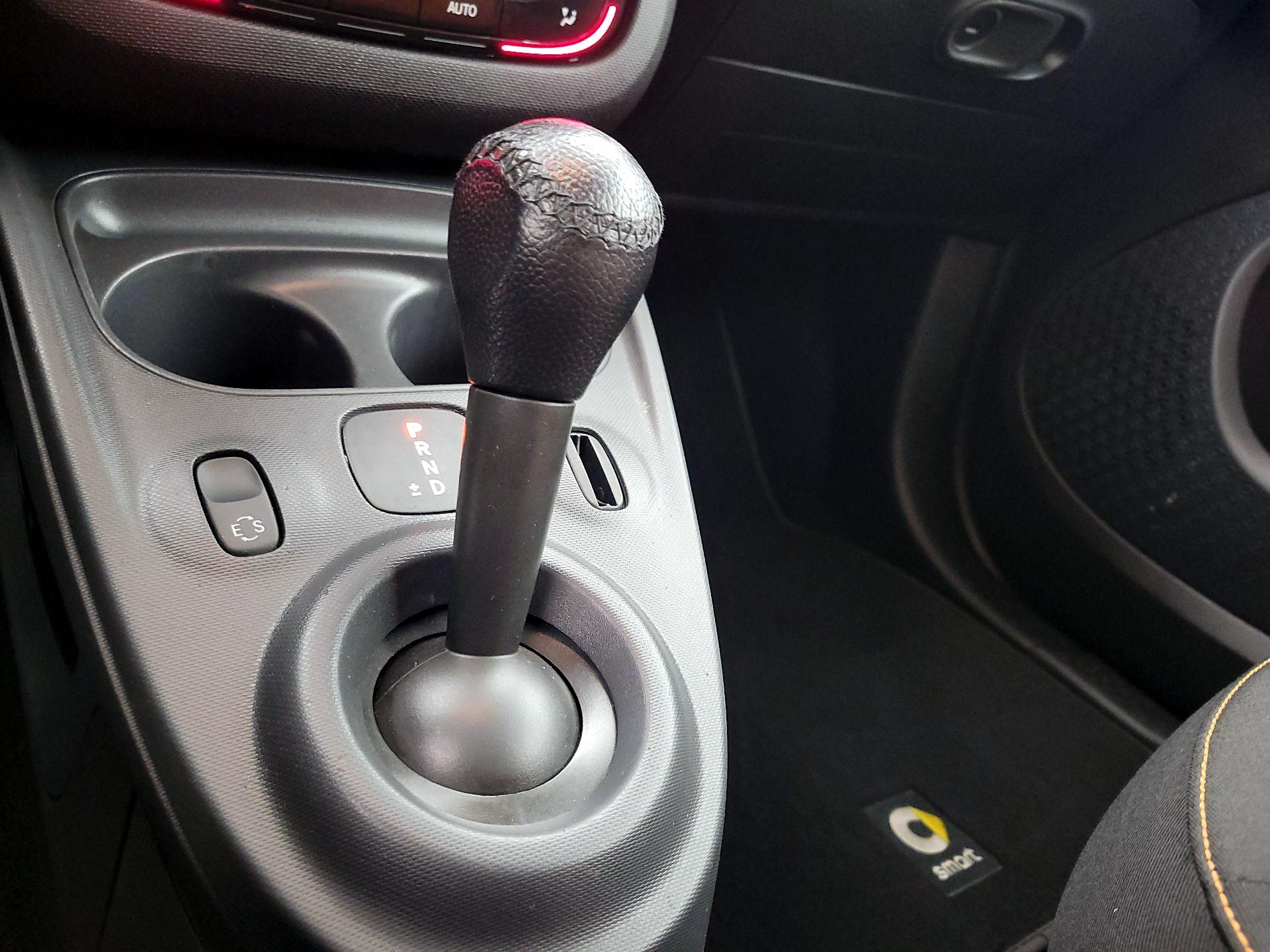 Thumbnail: 2017 smart fortwo - 15