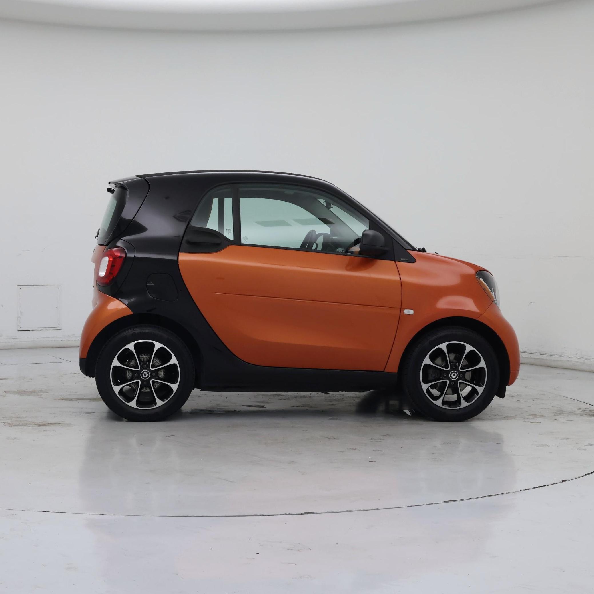Thumbnail: 2017 smart fortwo - 7