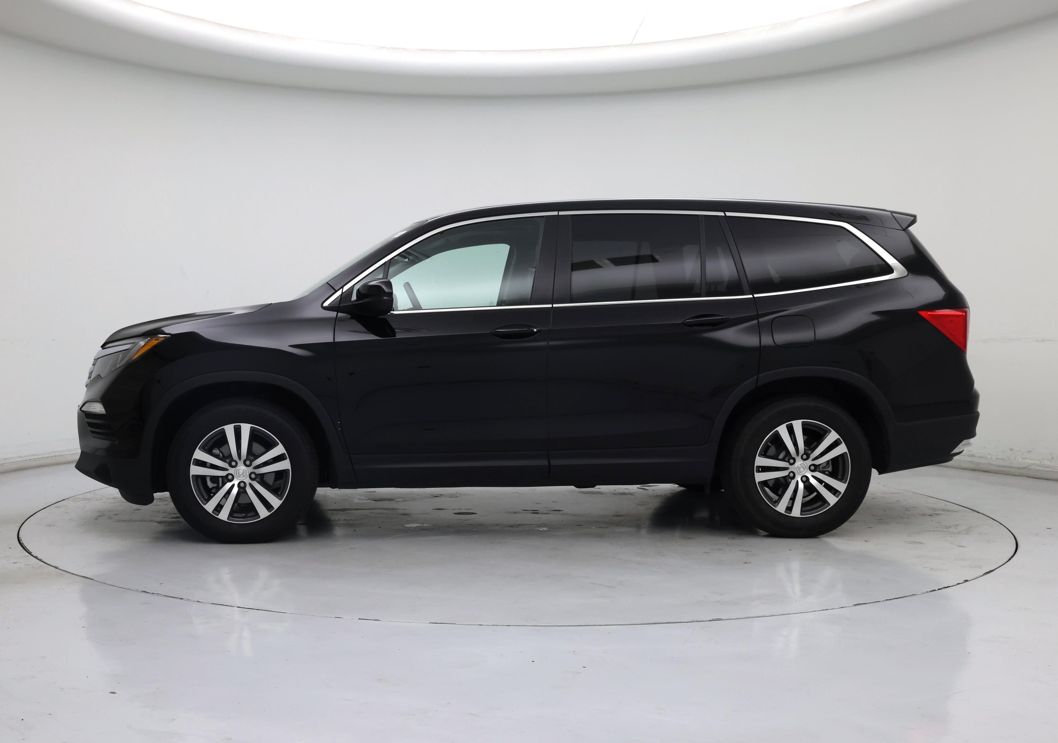 Thumbnail: 2016 Honda Pilot - 3