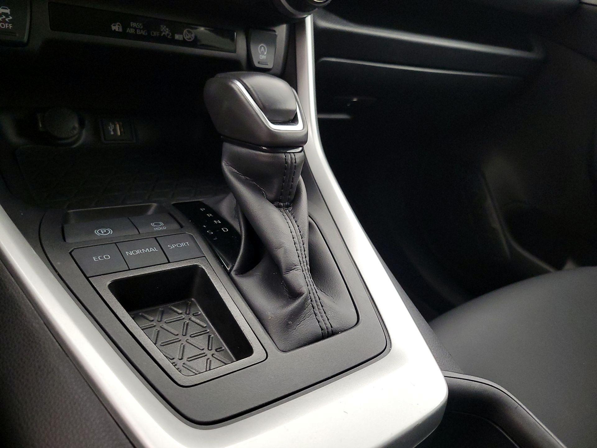 Thumbnail: 2025 Toyota RAV4 - 17