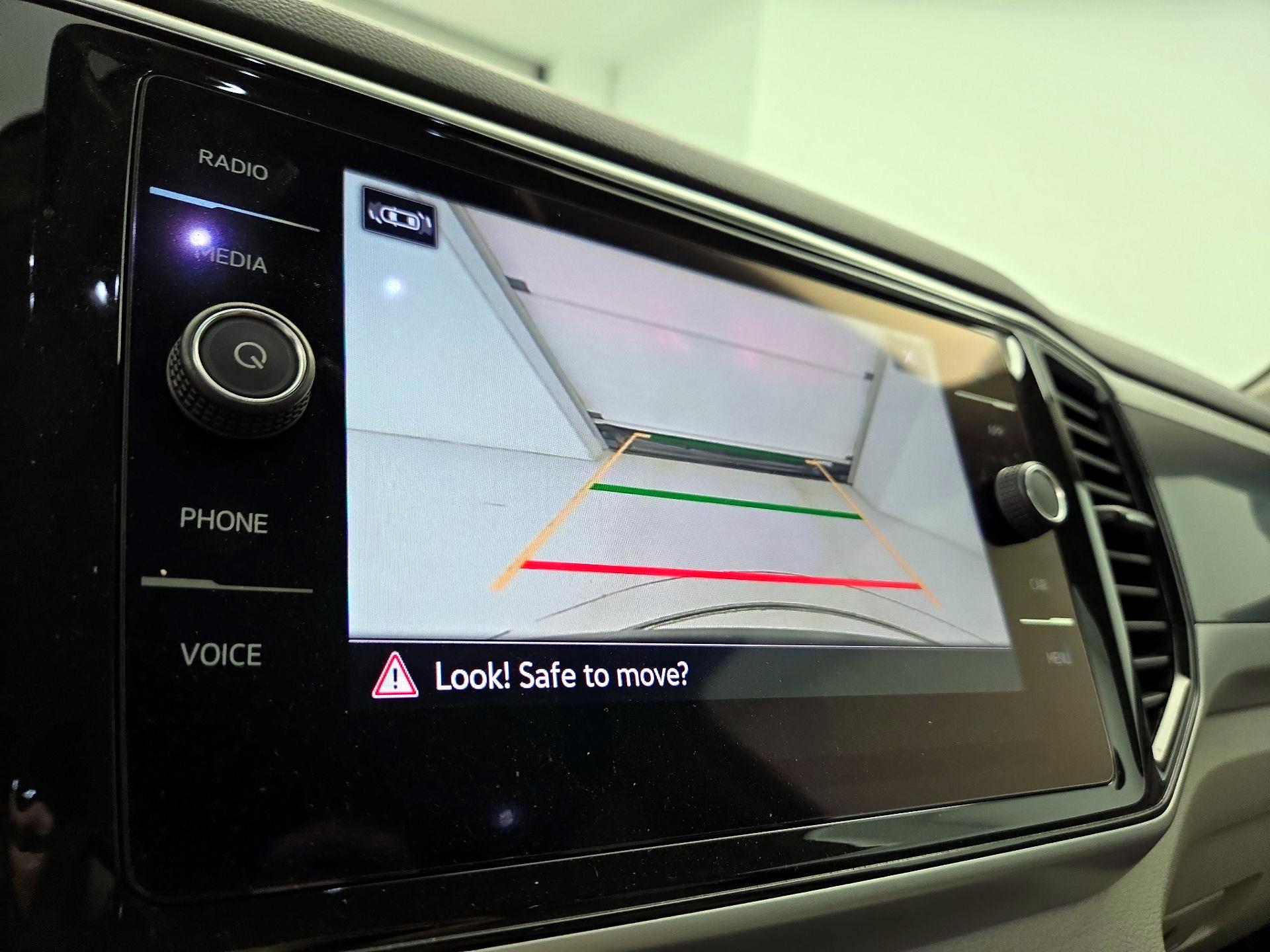 Thumbnail: 2022 Volkswagen Atlas - 15