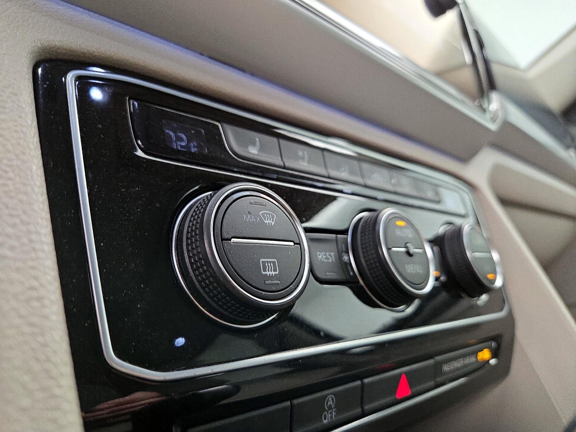 Thumbnail: 2022 Volkswagen Atlas - 17