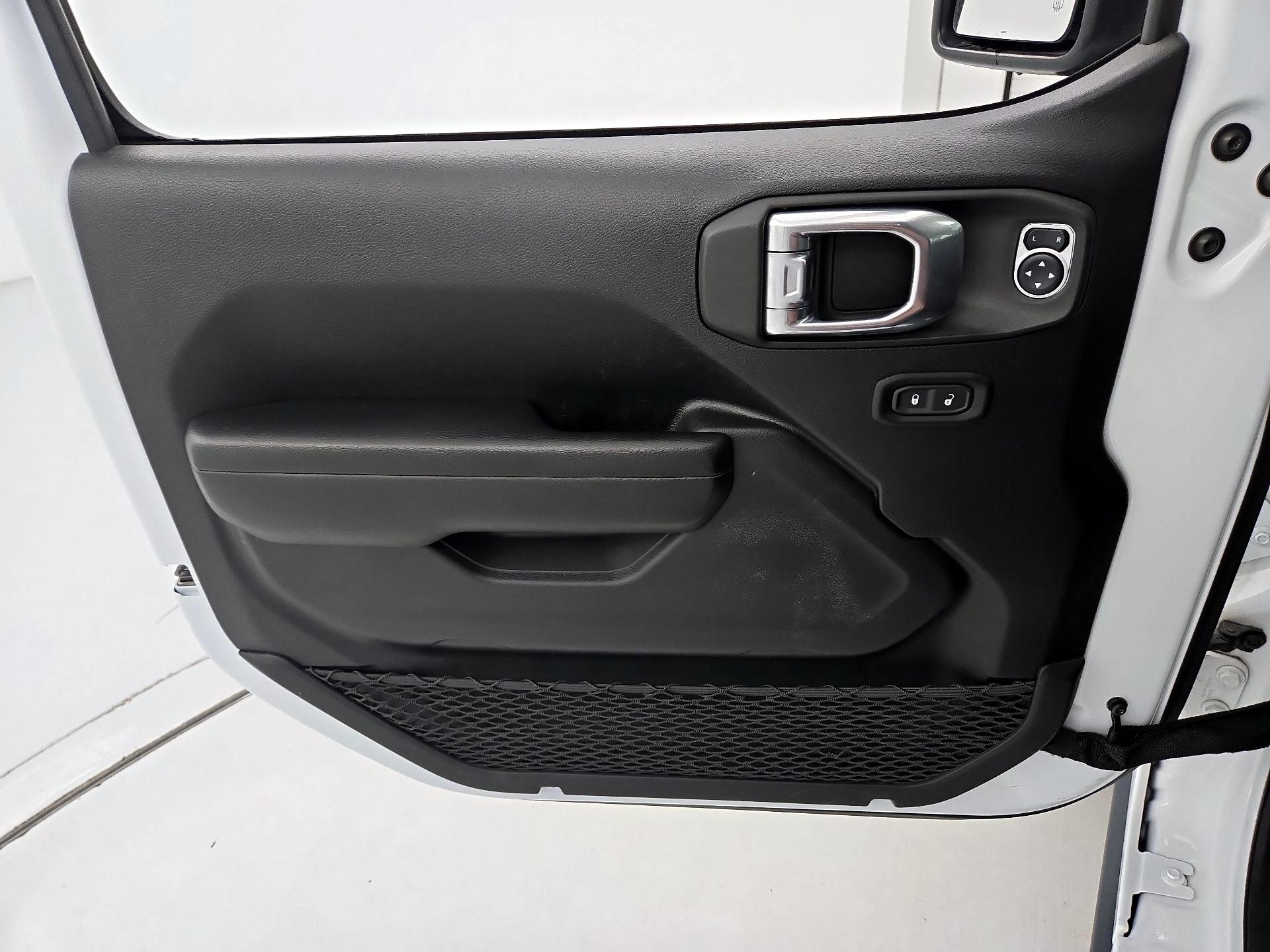 Thumbnail: 2021 Jeep Gladiator - 12