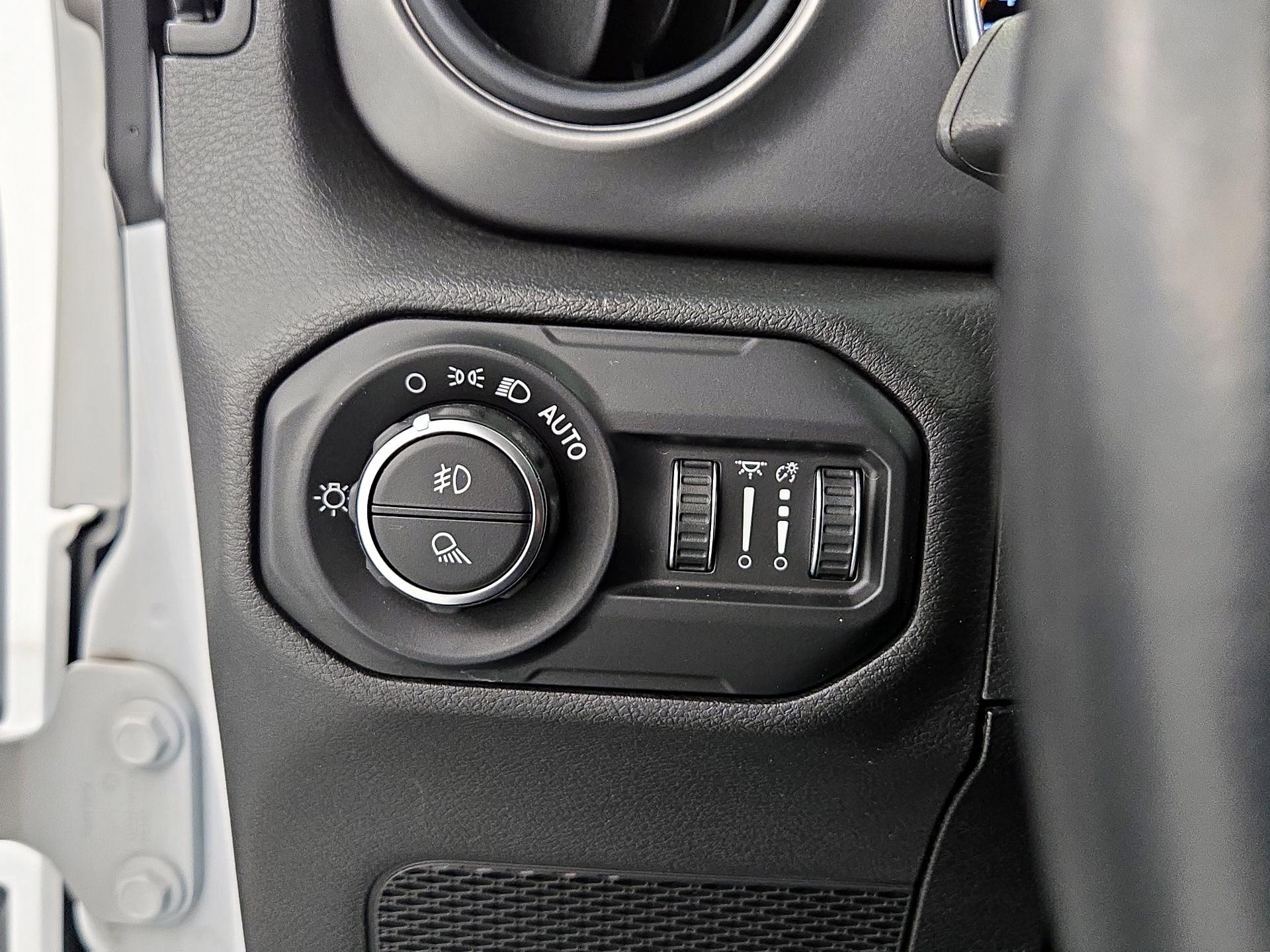 Thumbnail: 2021 Jeep Gladiator - 13