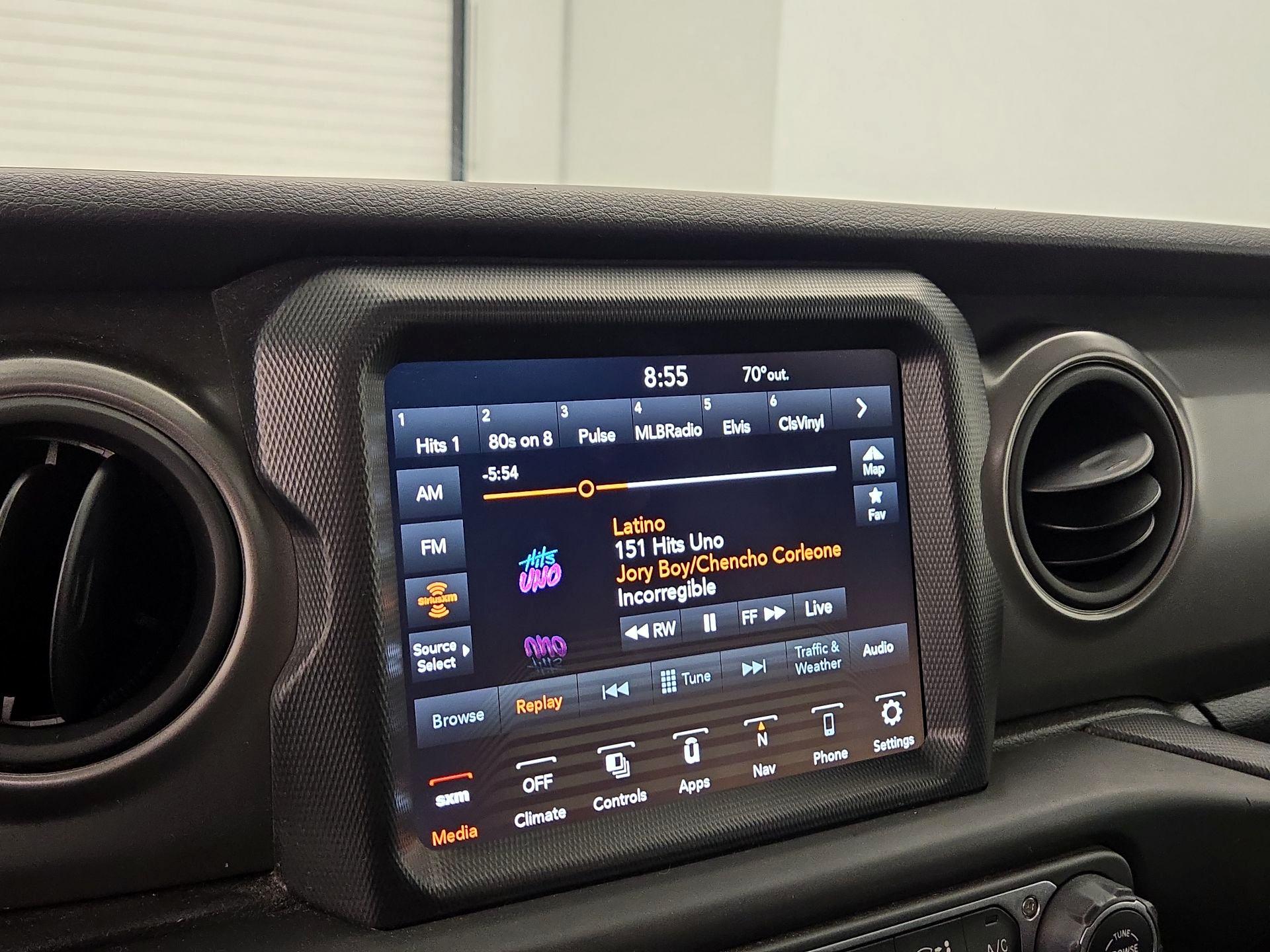 Thumbnail: 2021 Jeep Gladiator - 16