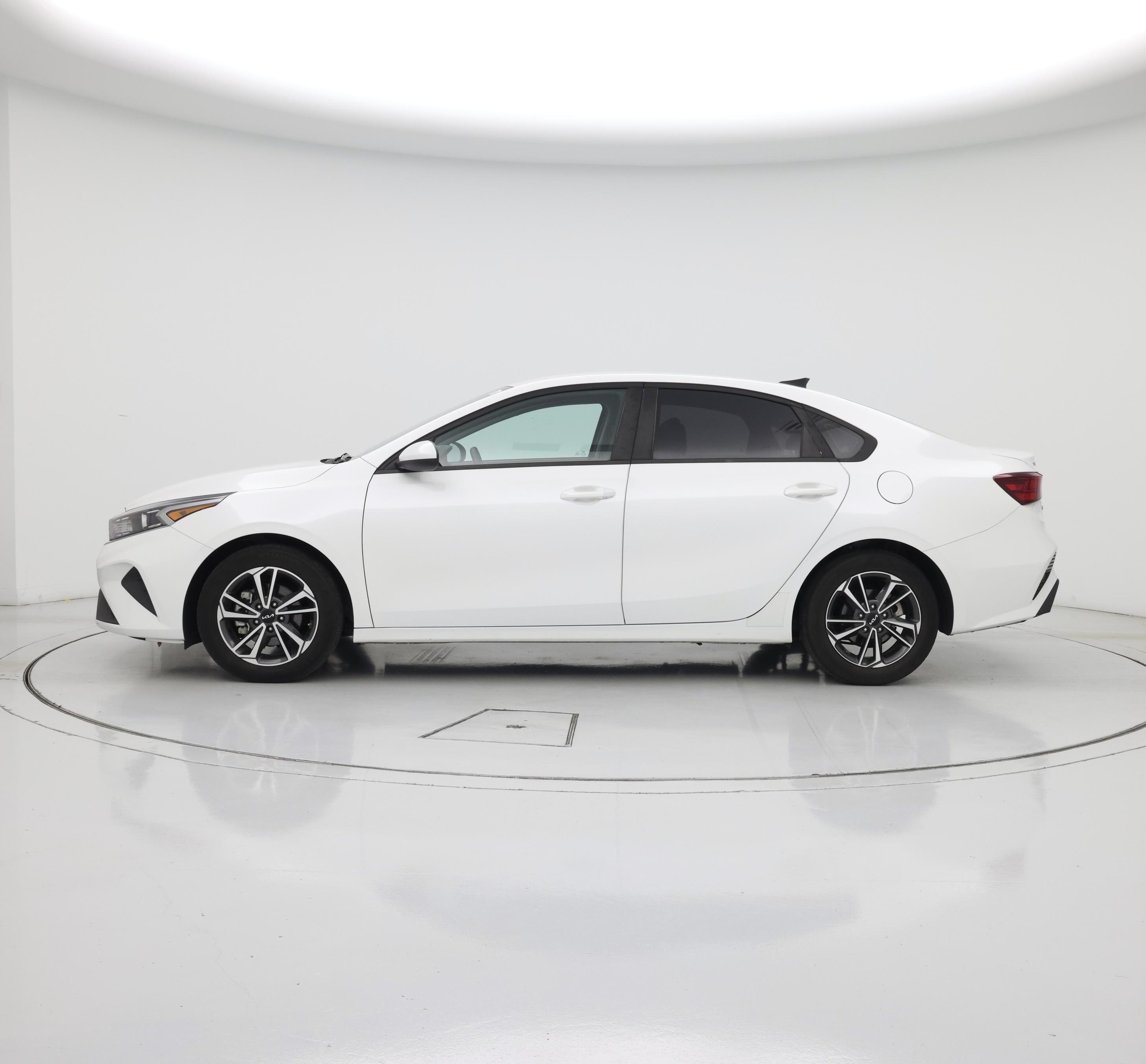 Thumbnail: 2022 Kia Forte - 3
