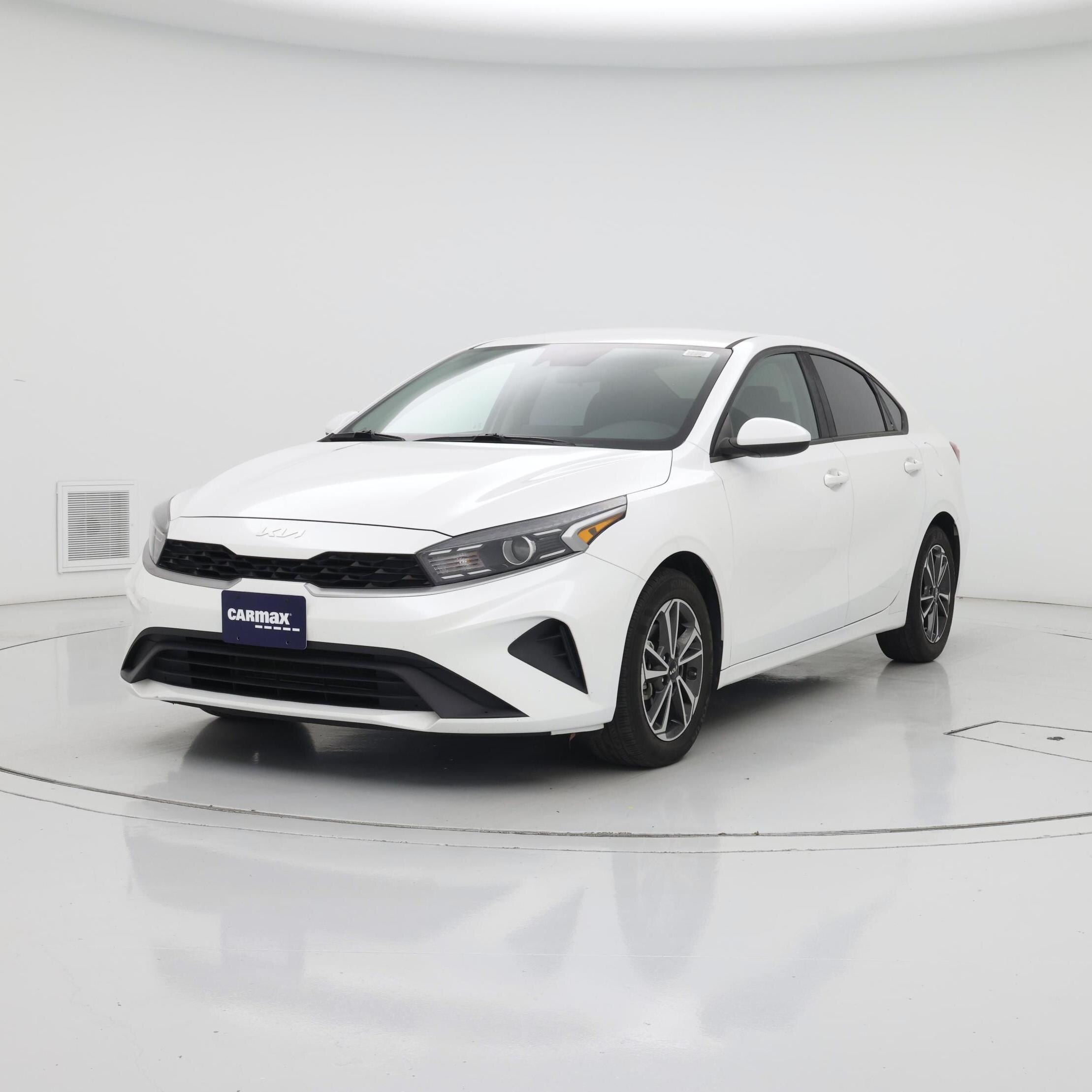Thumbnail: 2022 Kia Forte - 4