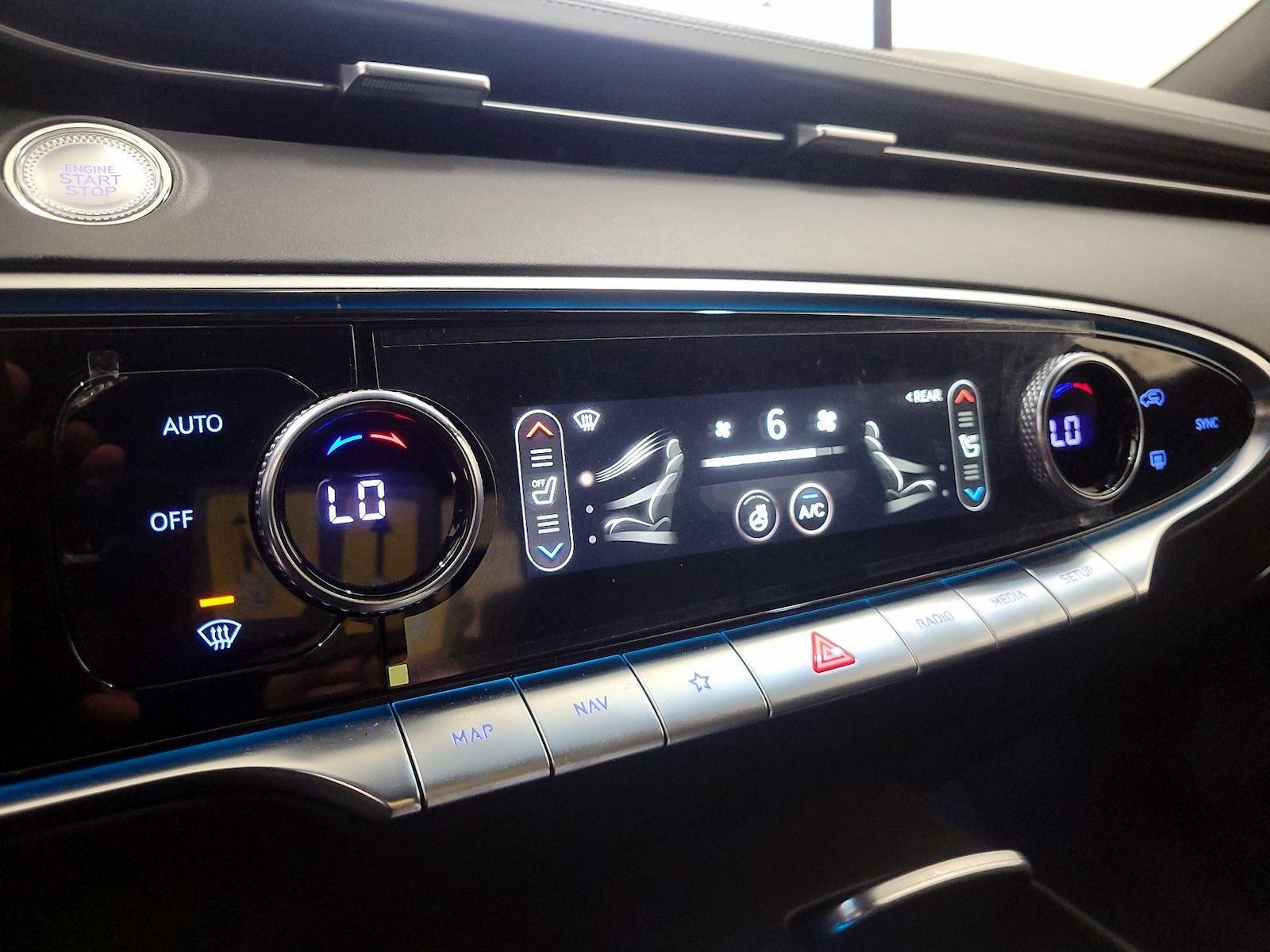 2023 GENESIS GV70 Standard - Photo 18
