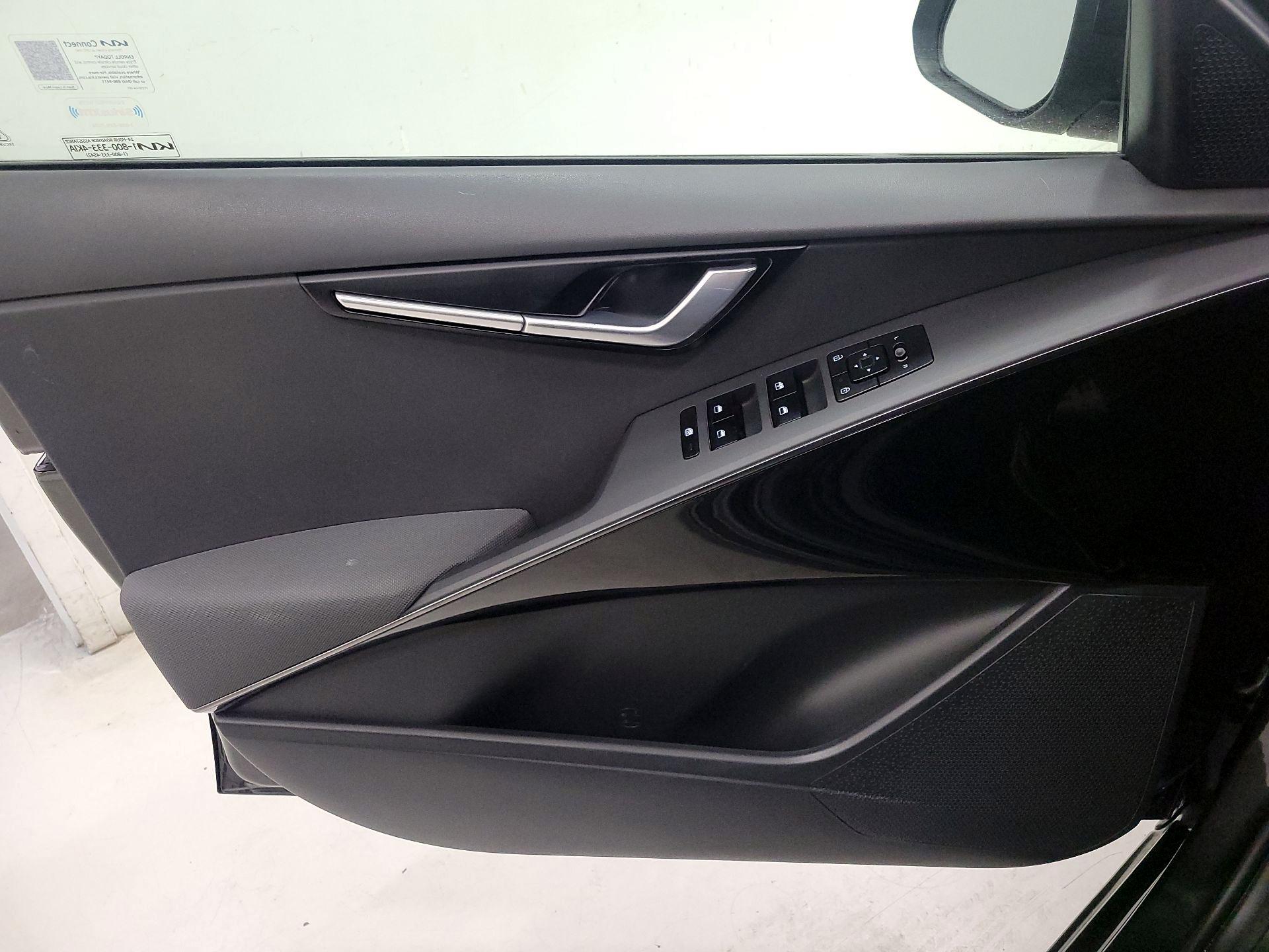 Thumbnail: 2023 Kia Niro - 12