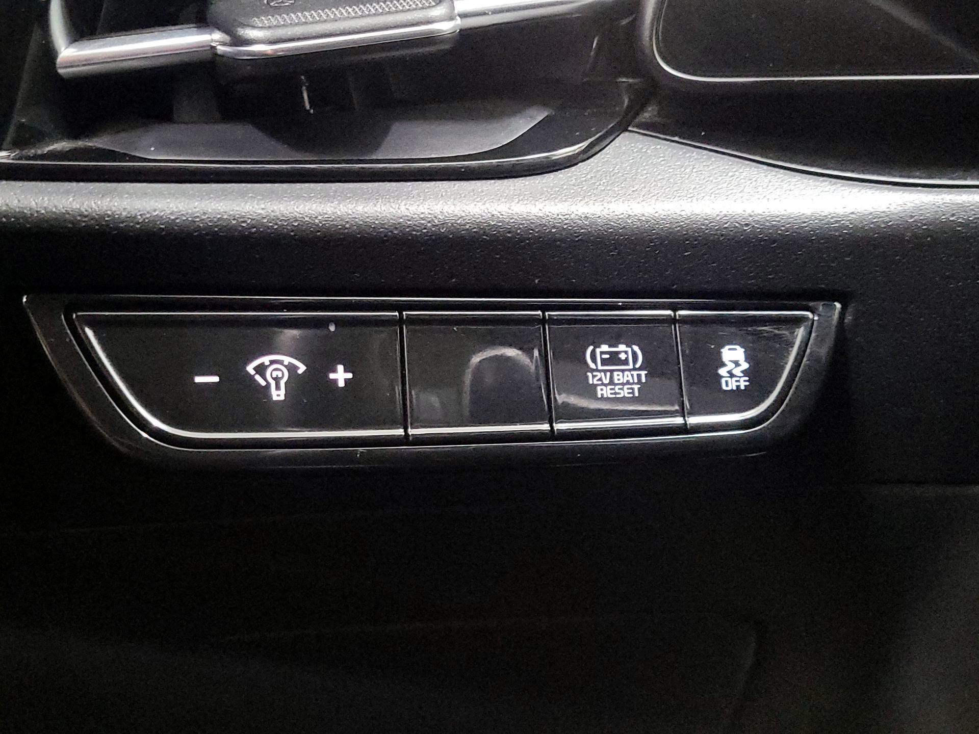 Thumbnail: 2023 Kia Niro - 13