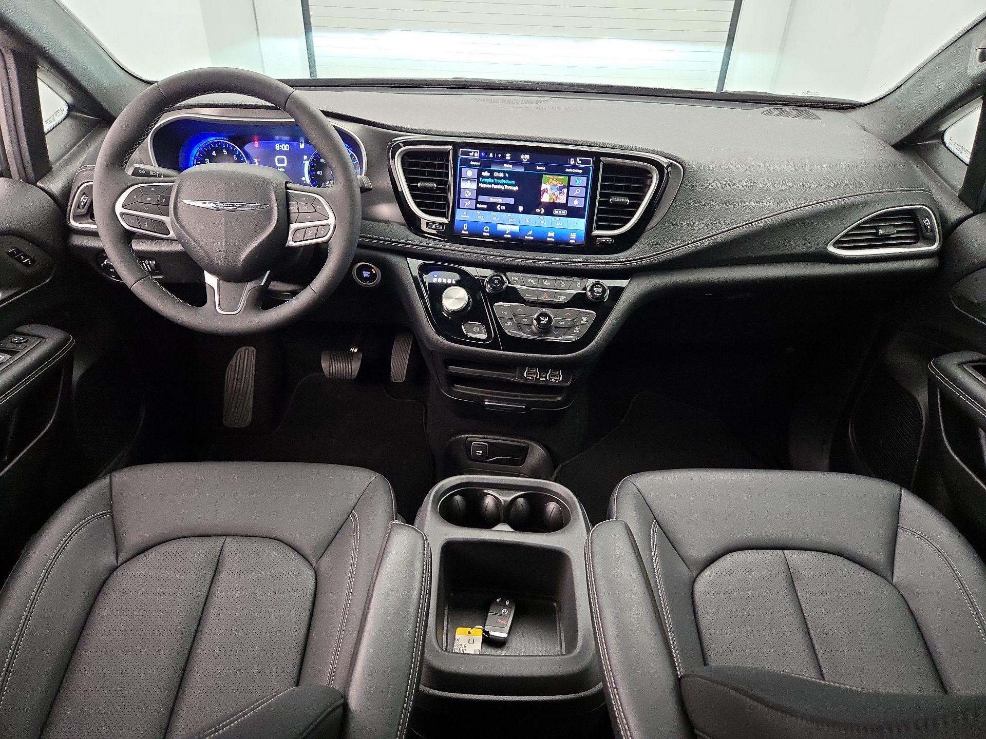 Thumbnail: 2025 Chrysler Pacifica - 9