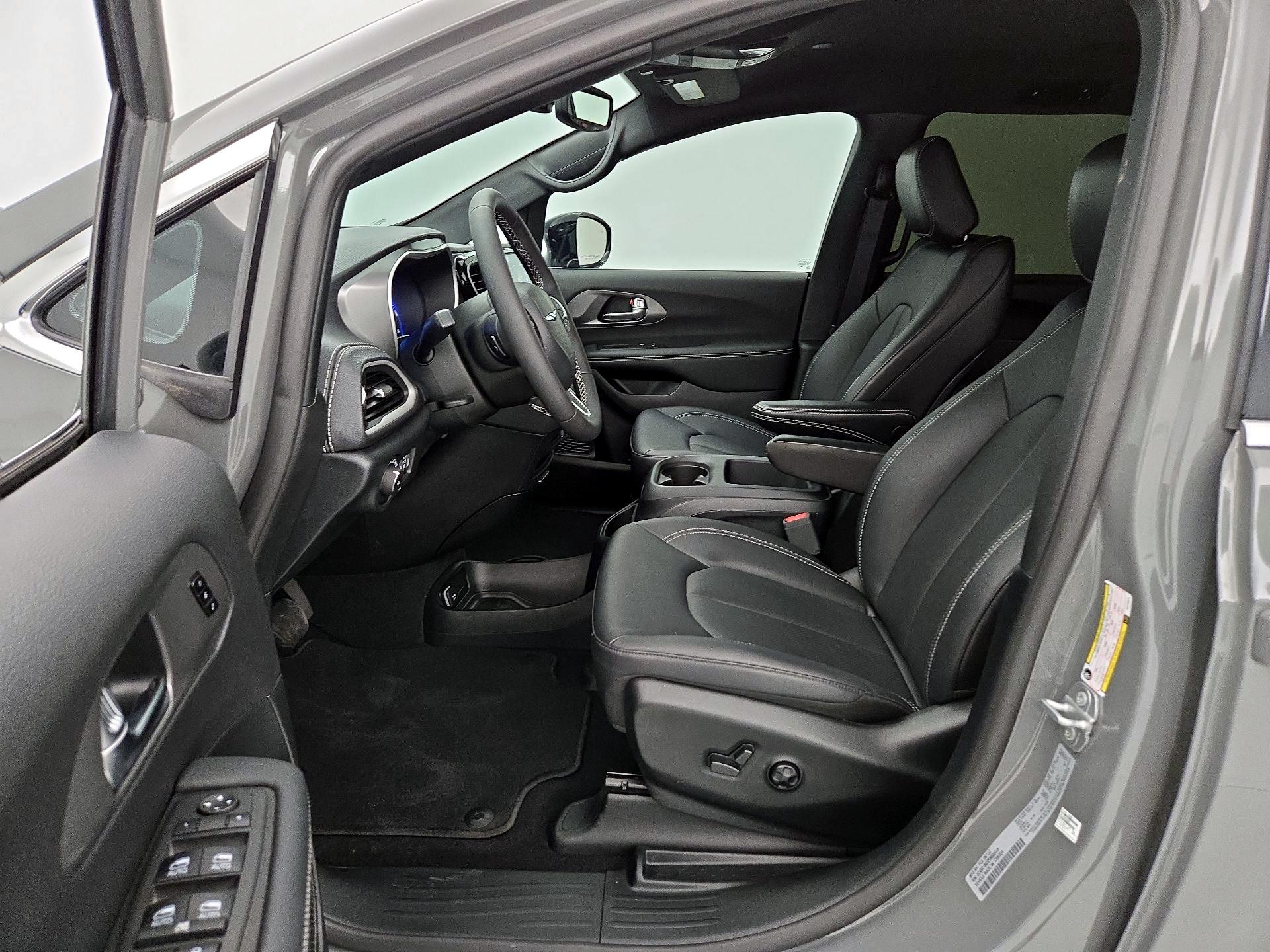 Thumbnail: 2025 Chrysler Pacifica - 11