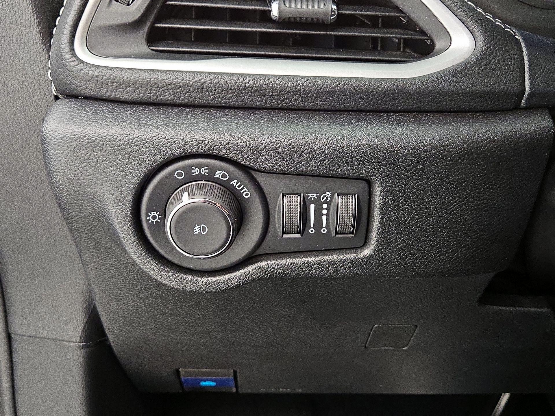 Thumbnail: 2025 Chrysler Pacifica - 13