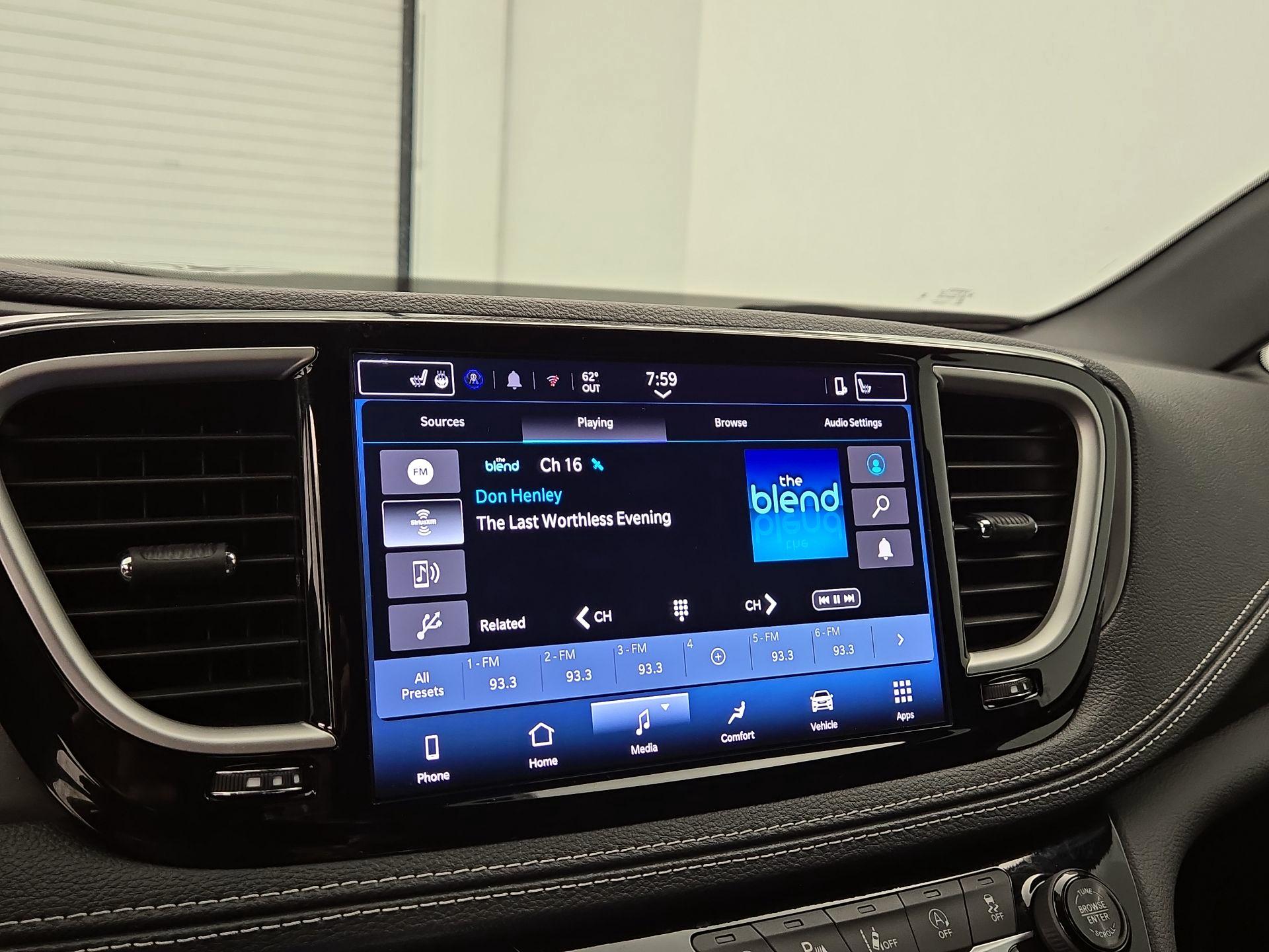 Thumbnail: 2025 Chrysler Pacifica - 15