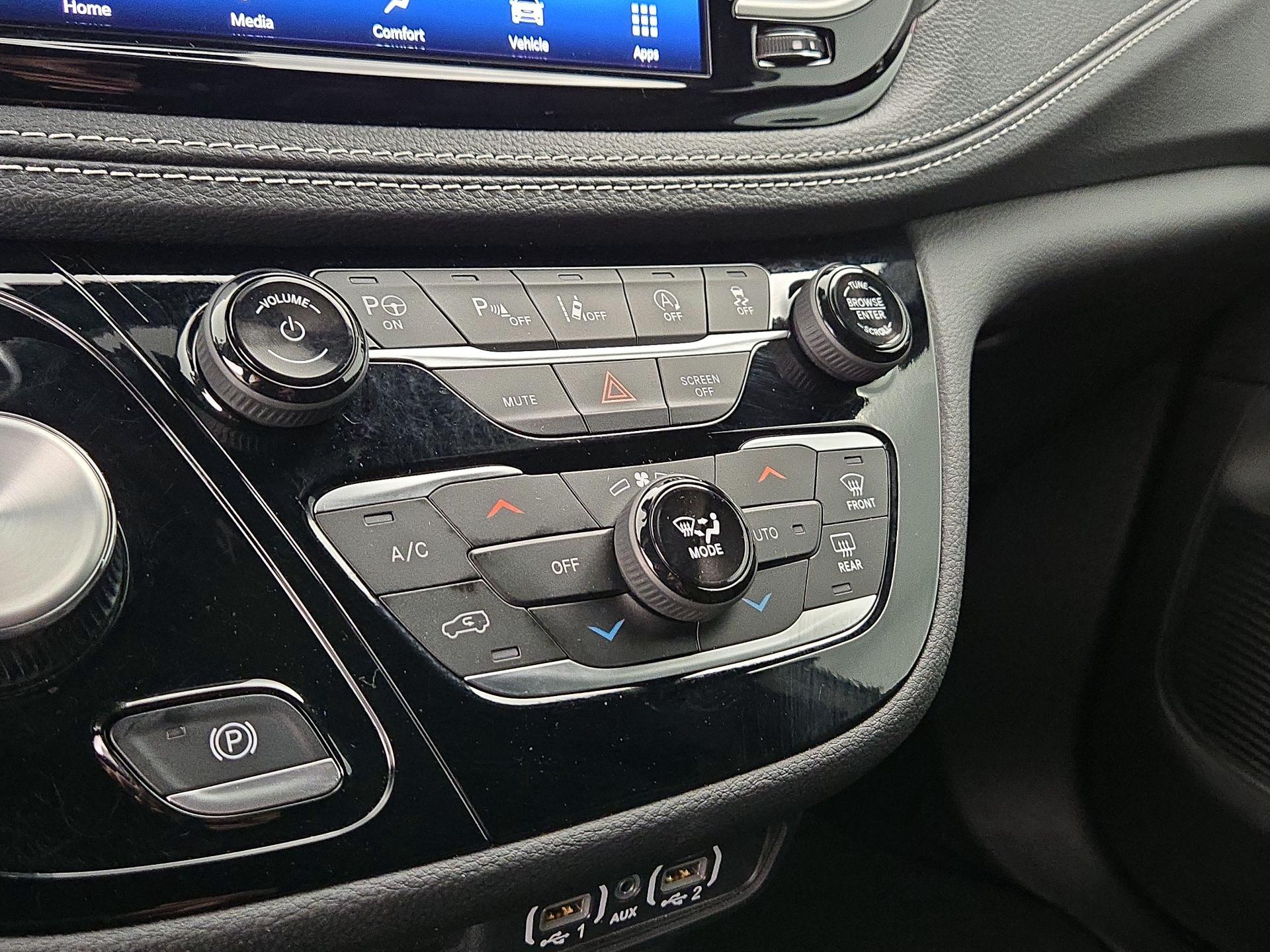 Thumbnail: 2025 Chrysler Pacifica - 16