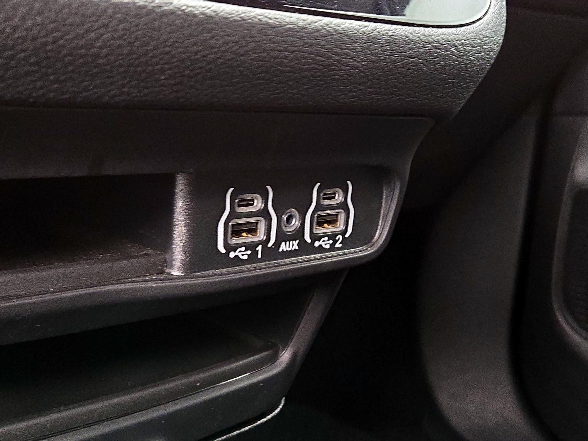 Thumbnail: 2025 Chrysler Pacifica - 18