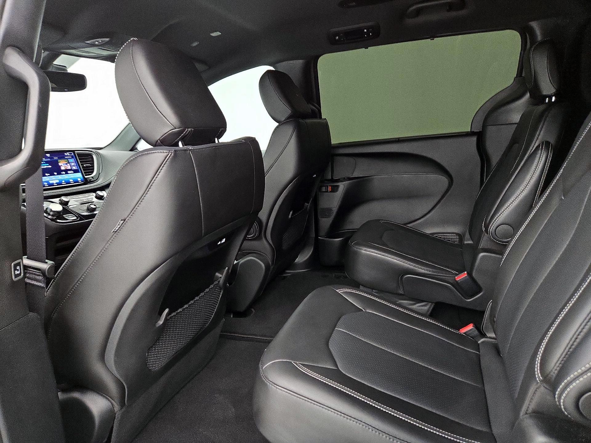 Thumbnail: 2025 Chrysler Pacifica - 19