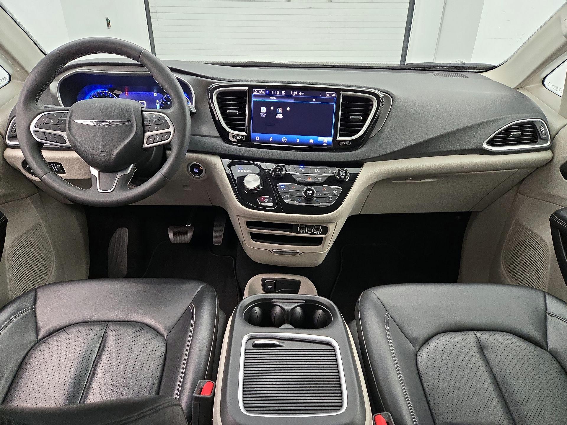 Thumbnail: 2023 Chrysler Pacifica - 9