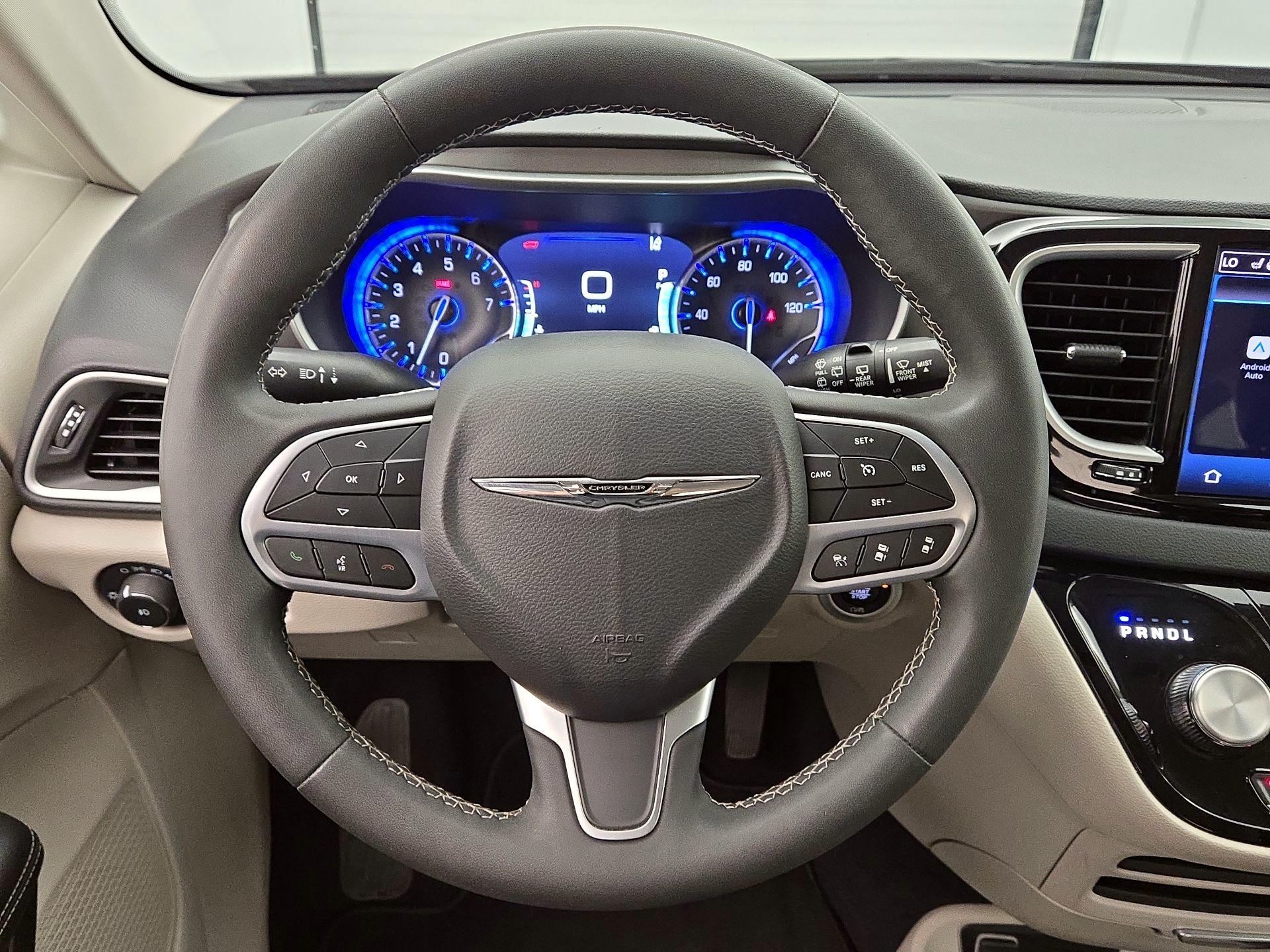 Thumbnail: 2023 Chrysler Pacifica - 10