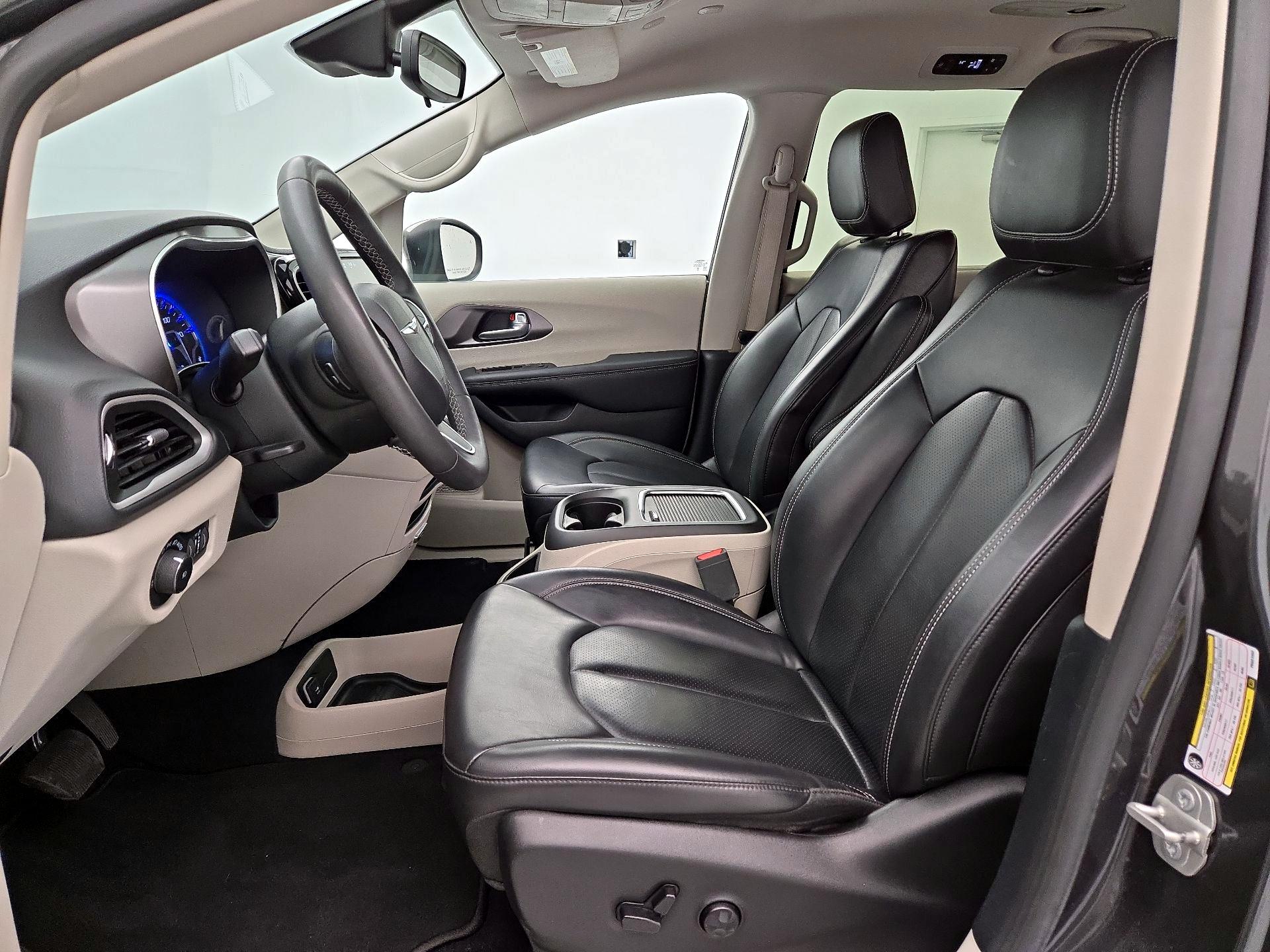 Thumbnail: 2023 Chrysler Pacifica - 11
