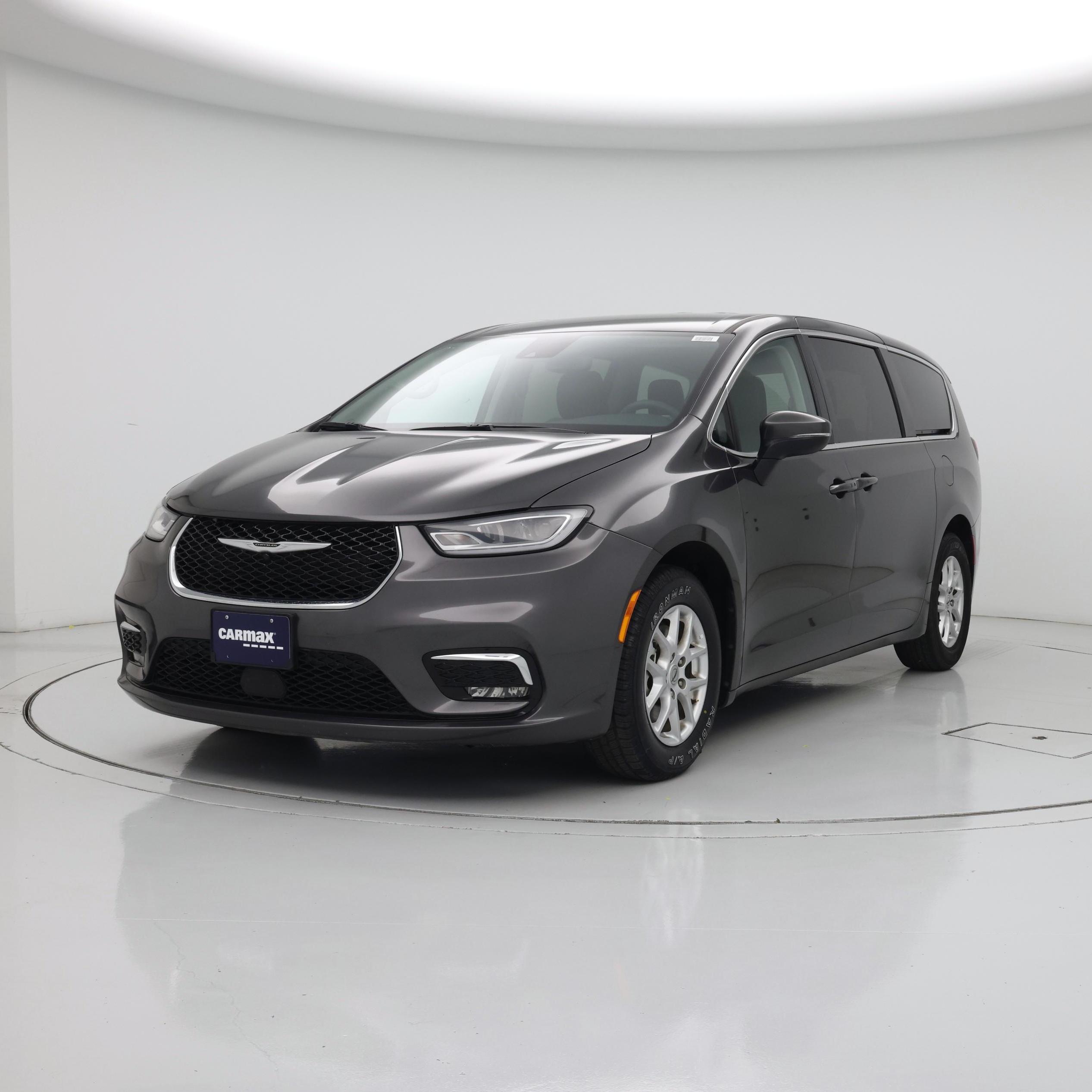 Thumbnail: 2023 Chrysler Pacifica - 4