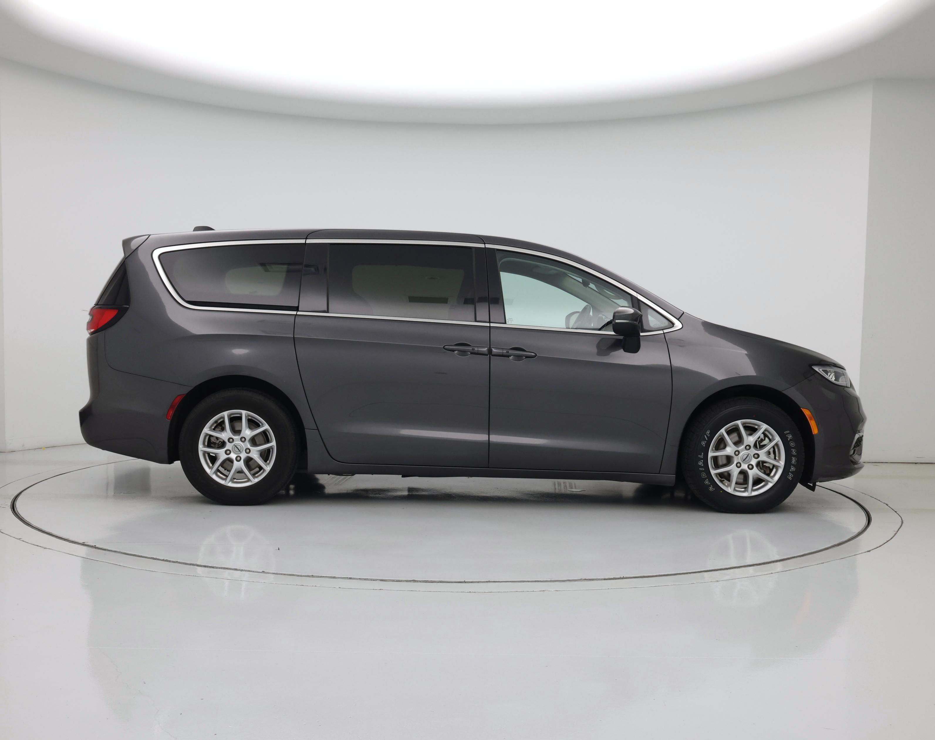 Thumbnail: 2023 Chrysler Pacifica - 7
