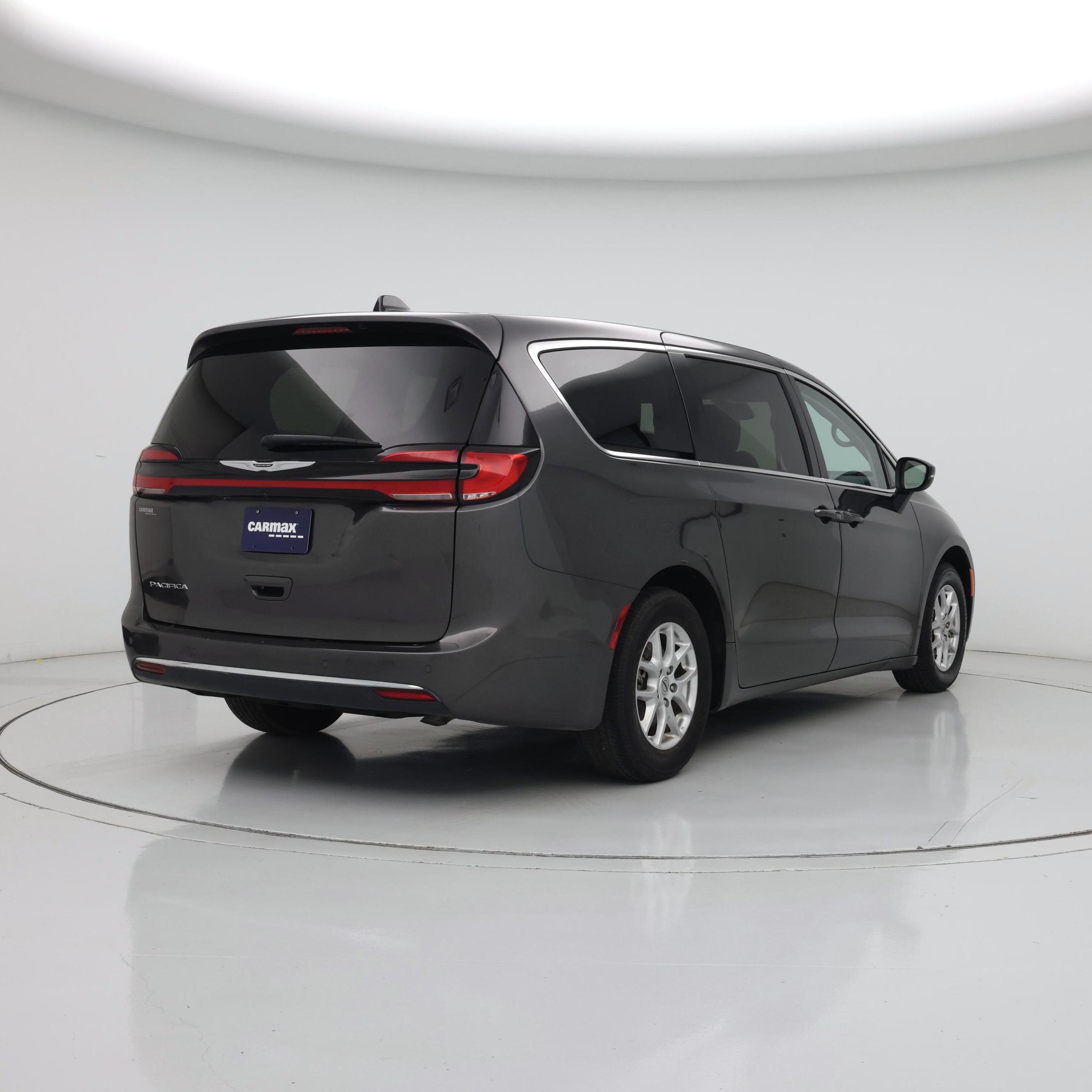 Thumbnail: 2023 Chrysler Pacifica - 8