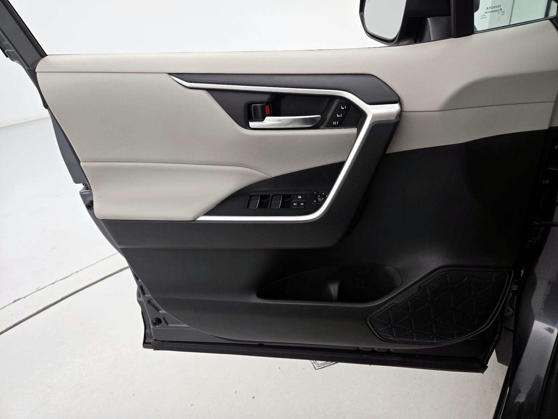 Thumbnail: 2021 Toyota RAV4 - 12