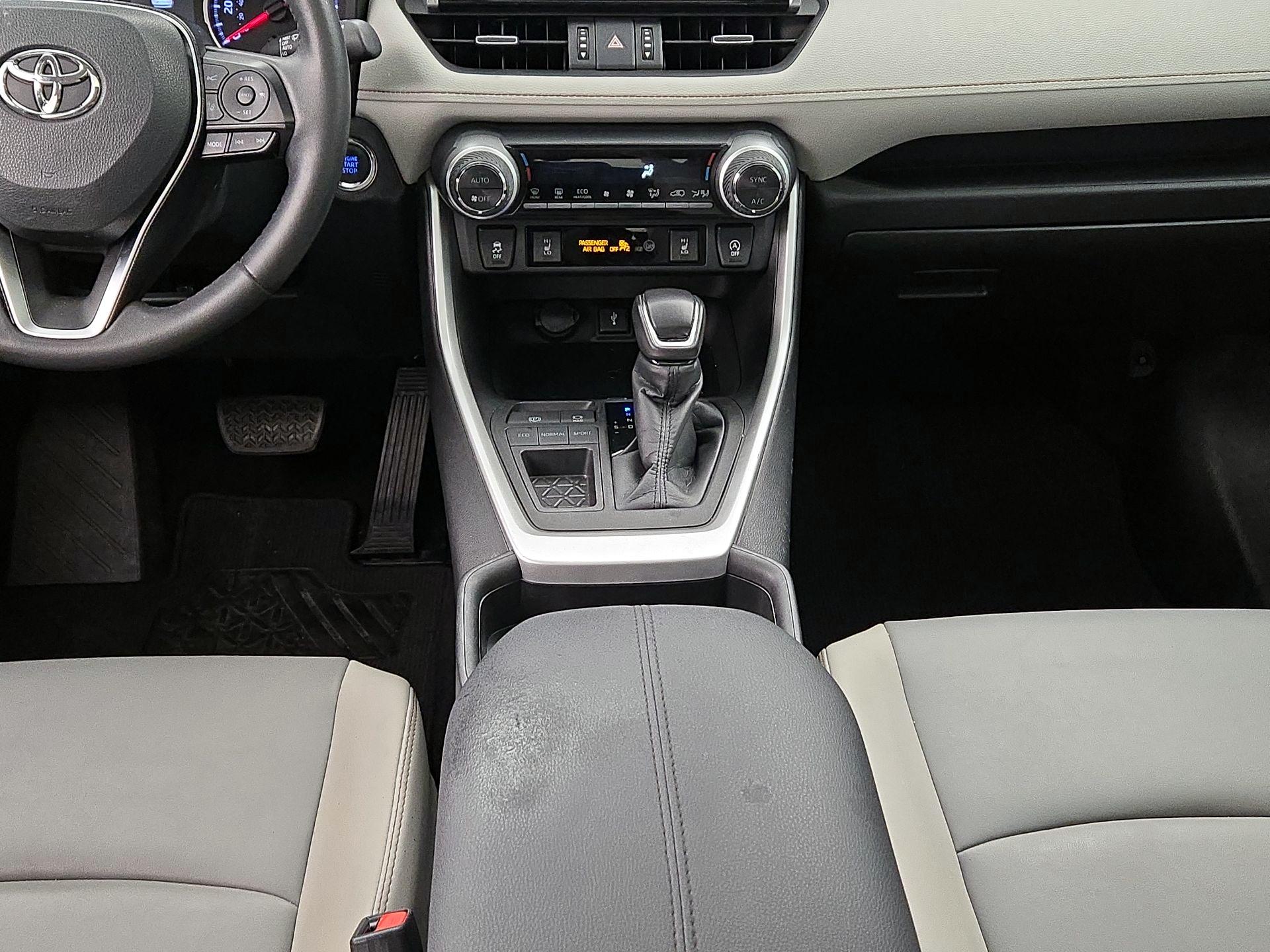 Thumbnail: 2021 Toyota RAV4 - 17